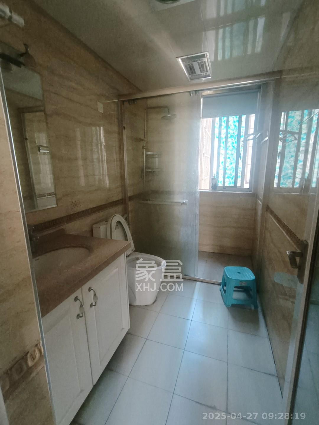 麓山才苑 4室2厅1卫 4200.0元/月 麓山才苑 4室2厅1卫 4200.0元/月室内图