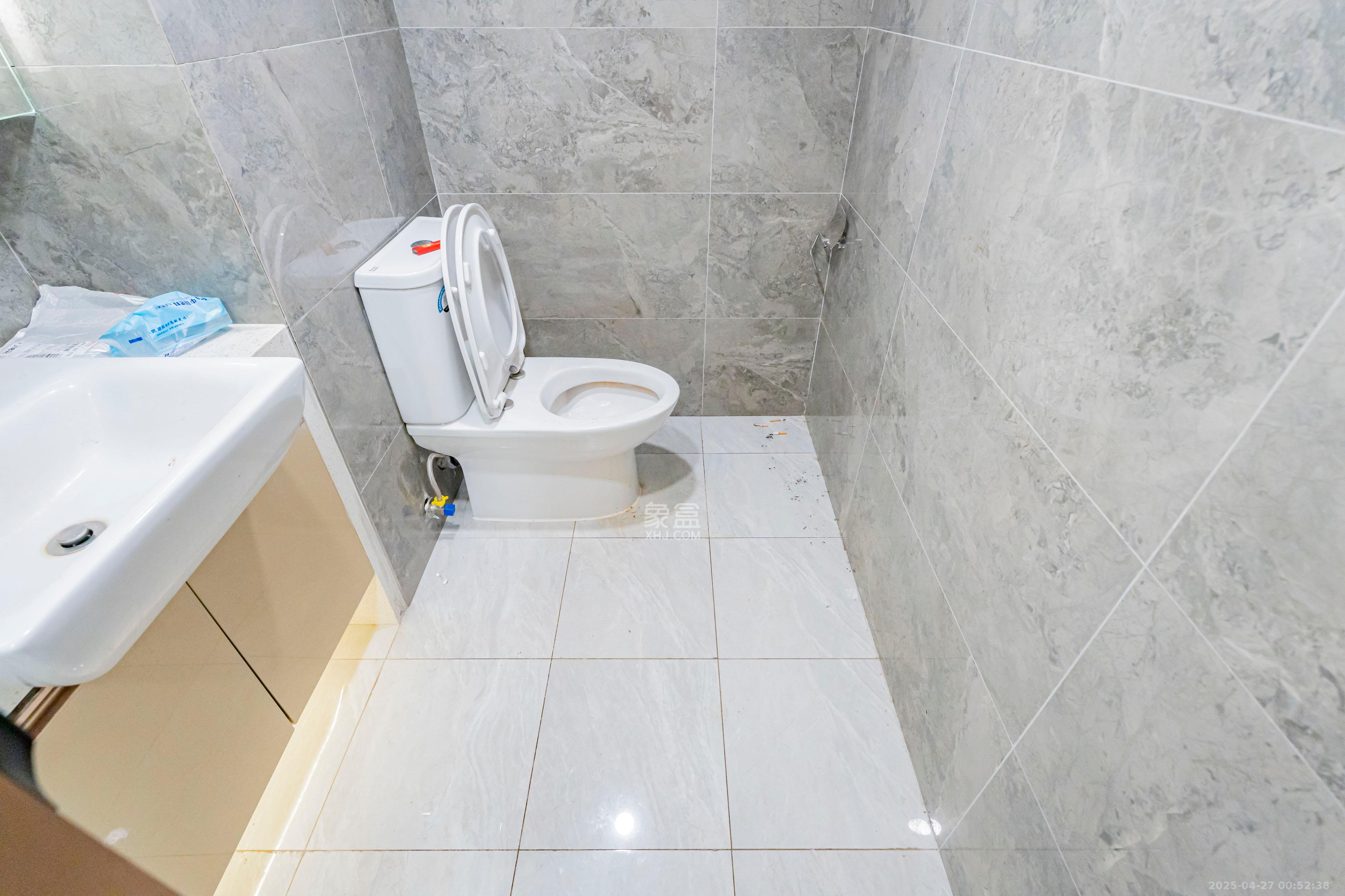 华远华时代 3室2厅2卫 83.0万 华远华时代 3室2厅2卫 83.0万卫生间