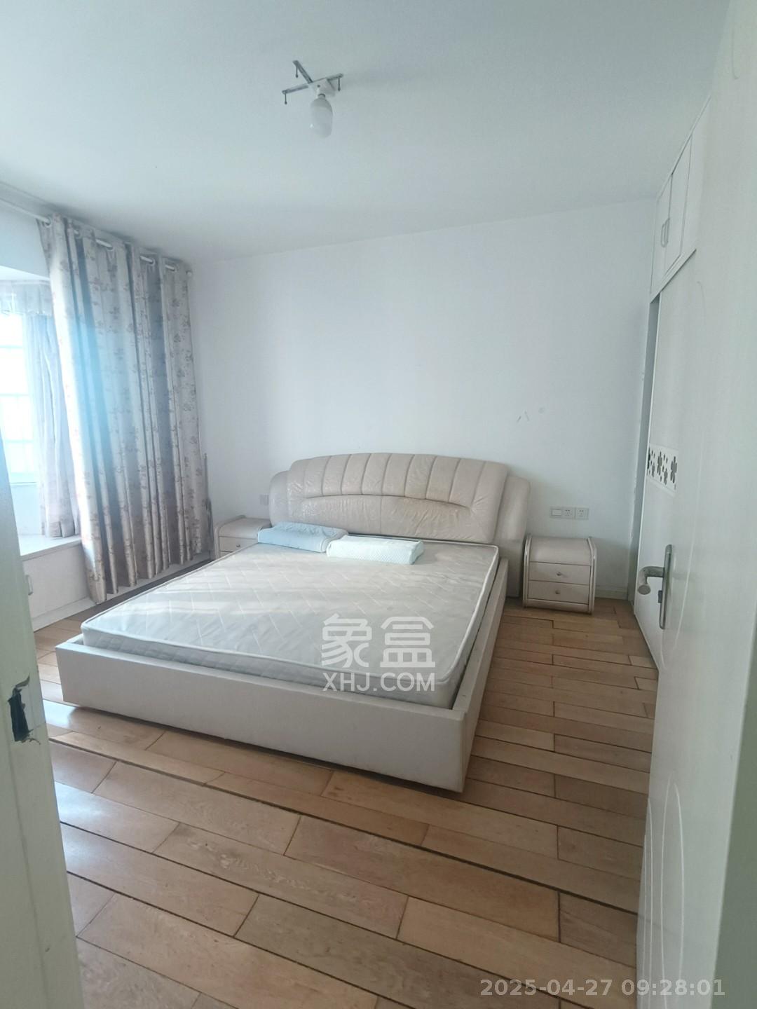 麓山才苑 4室2厅1卫 4200.0元/月 麓山才苑 4室2厅1卫 4200.0元/月室内图