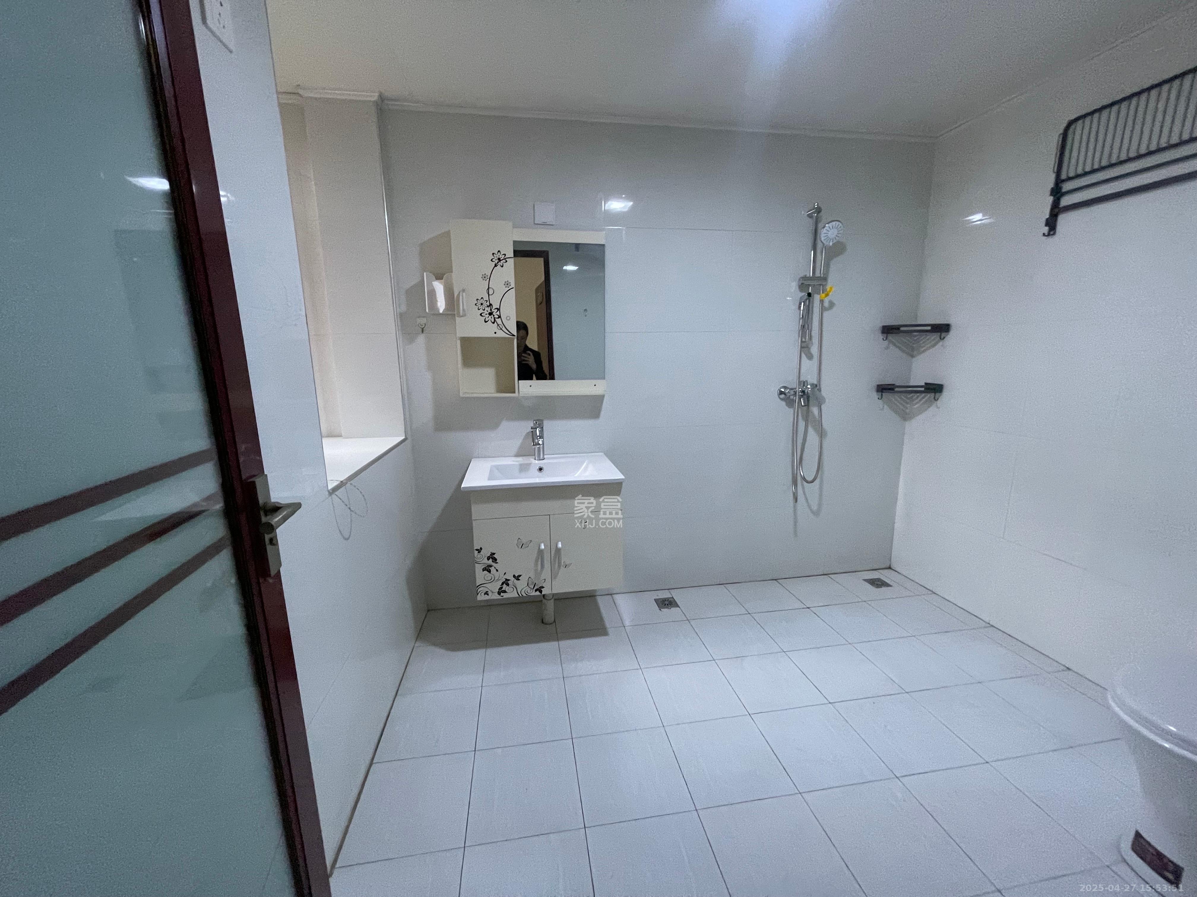 湘林家园(湘林小区电梯房) 4室2厅1卫 4000.0元/月 湘林家园(湘林小区电梯房) 4室2厅1卫 4000.0元/月室内图