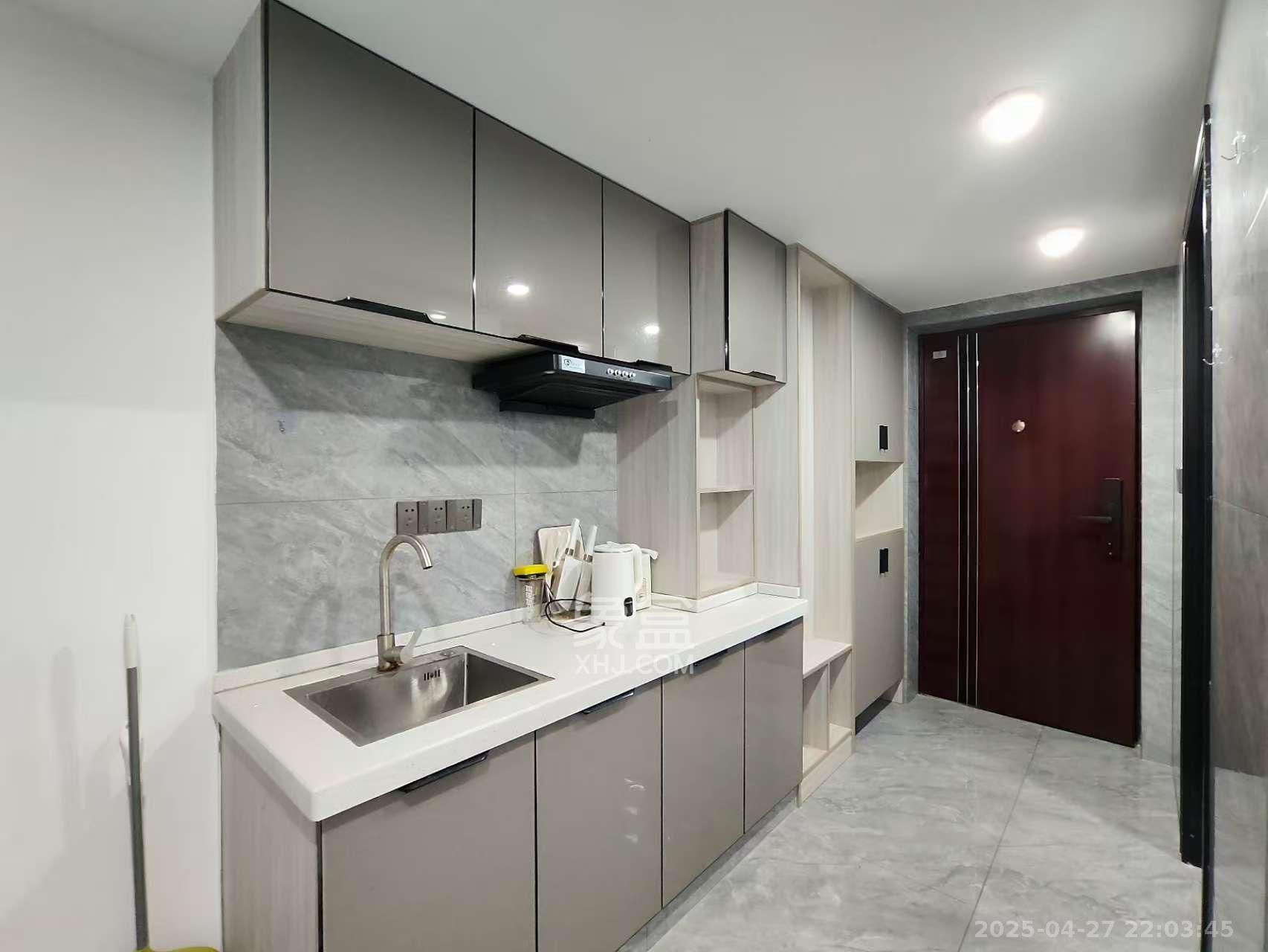 长燃润和天地(长润小区印湘江) 1室1厅1卫 1500.0元/月 长燃润和天地(长润小区印湘江) 1室1厅1卫 1500.0元/月室内图