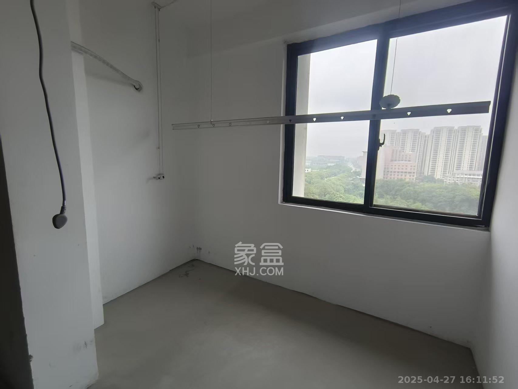 上庭苑  3室2厅2卫    2100.0元/月 上庭苑  3室2厅2卫    2100.0元/月室内图