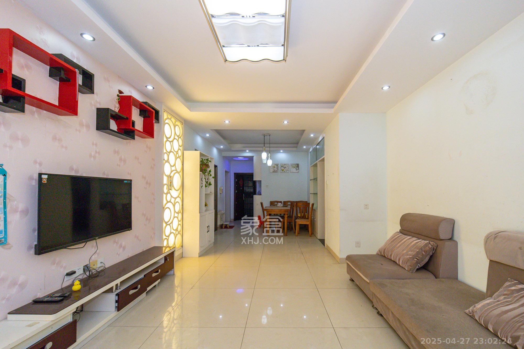 楚天世纪城东苑 2室2厅1卫 56.0万 楚天世纪城东苑 2室2厅1卫 56.0万客厅