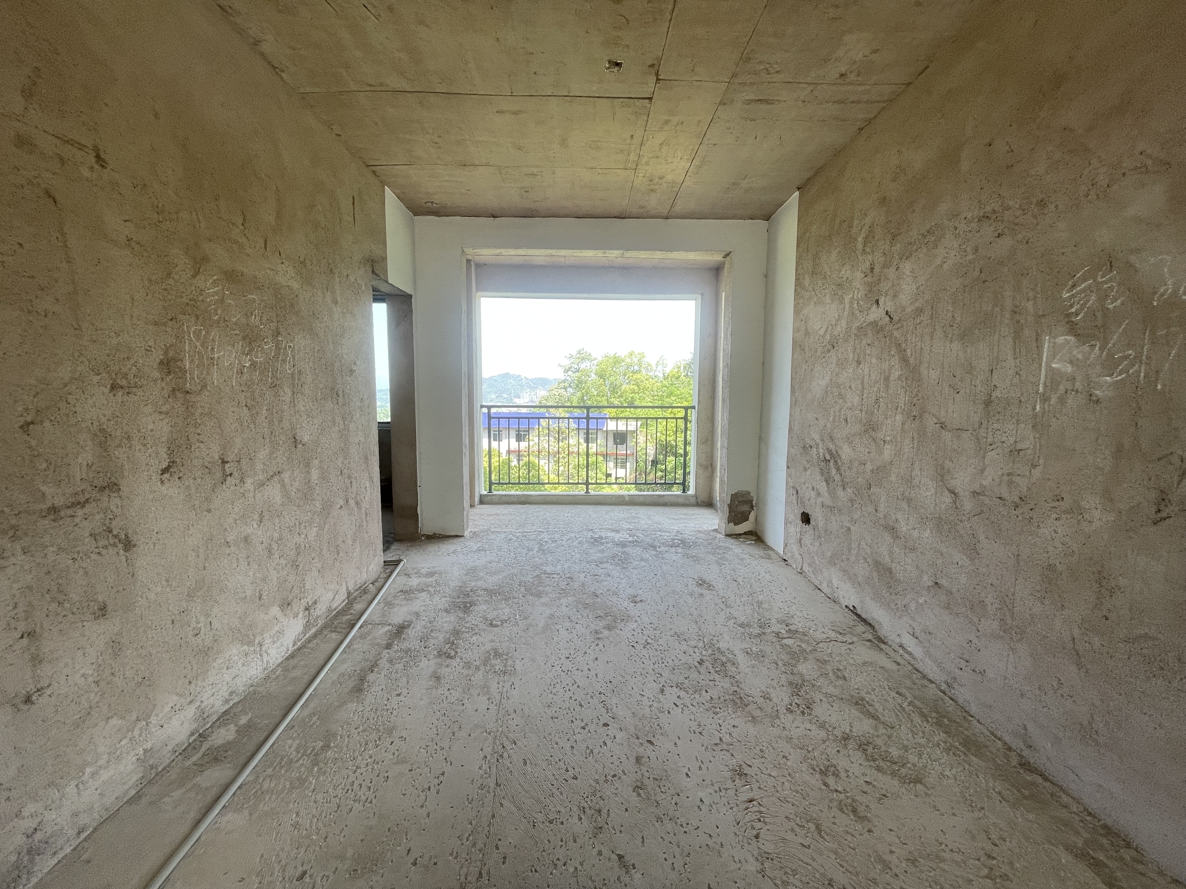 空港新城二期 4室2厅2卫 48.8万 空港新城二期 4室2厅2卫 48.8万客厅