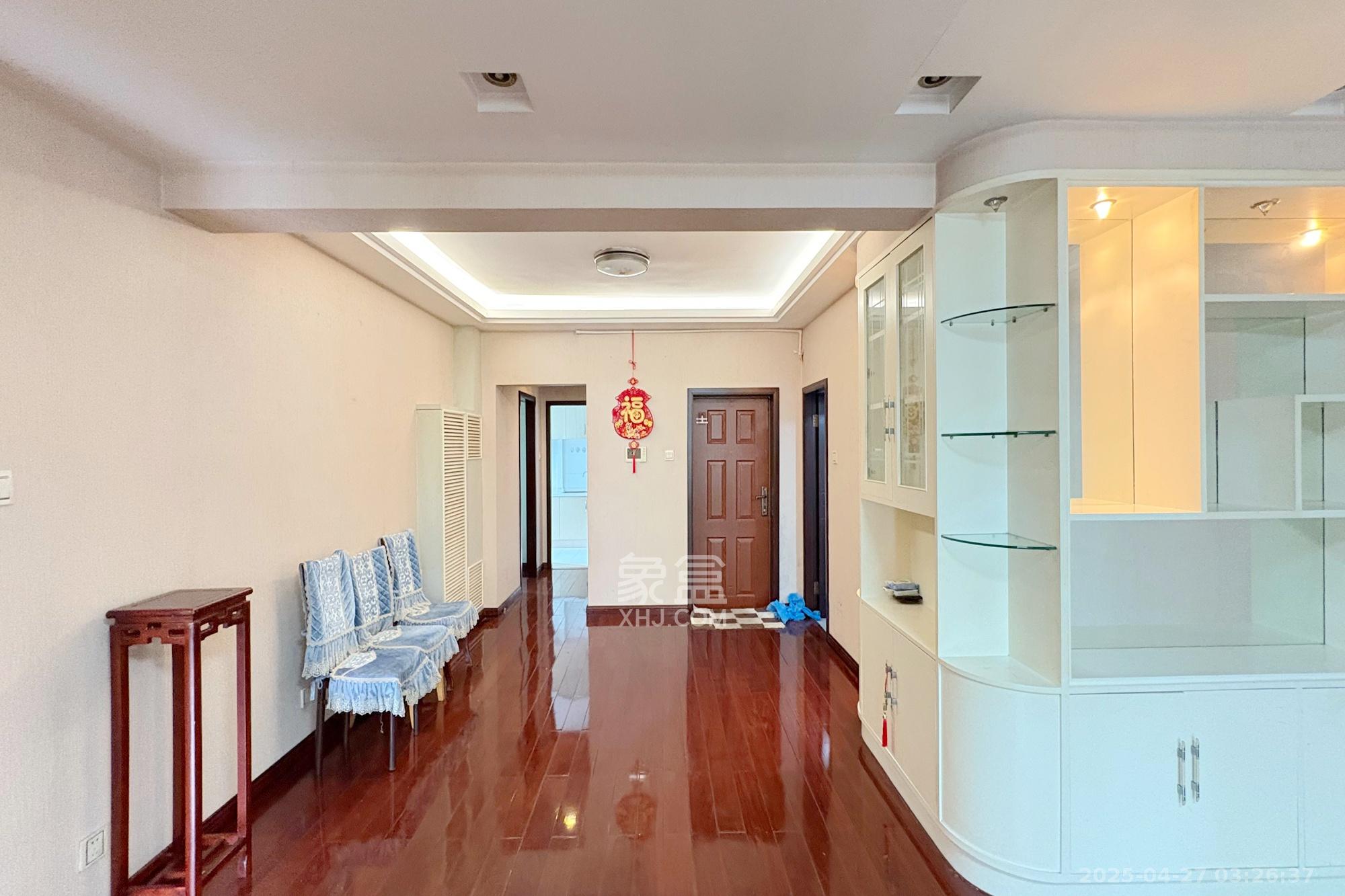 新华联家园 4室2厅2卫 180.0万 新华联家园 4室2厅2卫 180.0万客厅