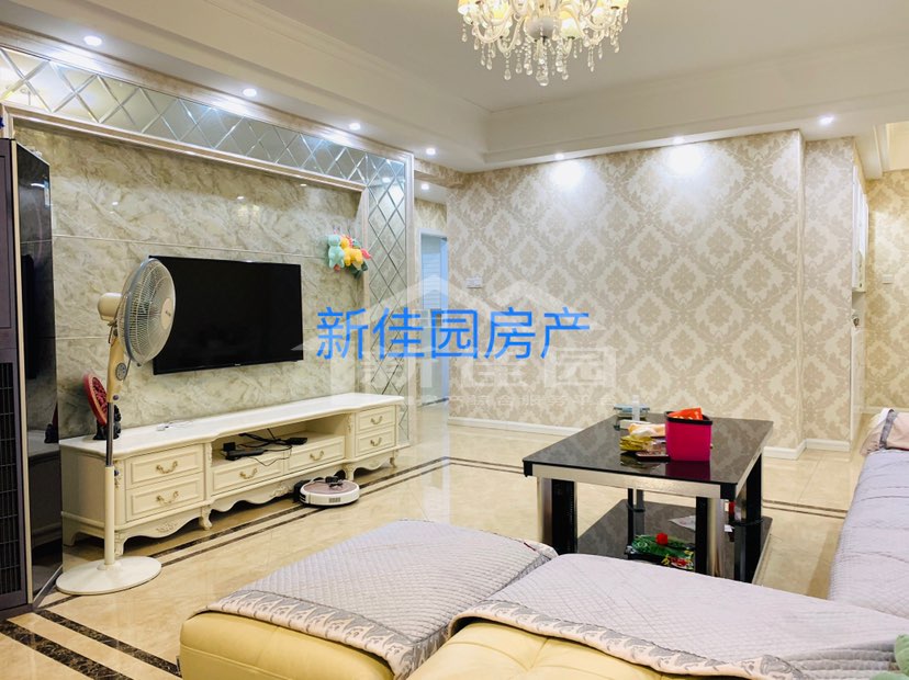 月亮湾三期  1室0厅0卫   76.00万客厅