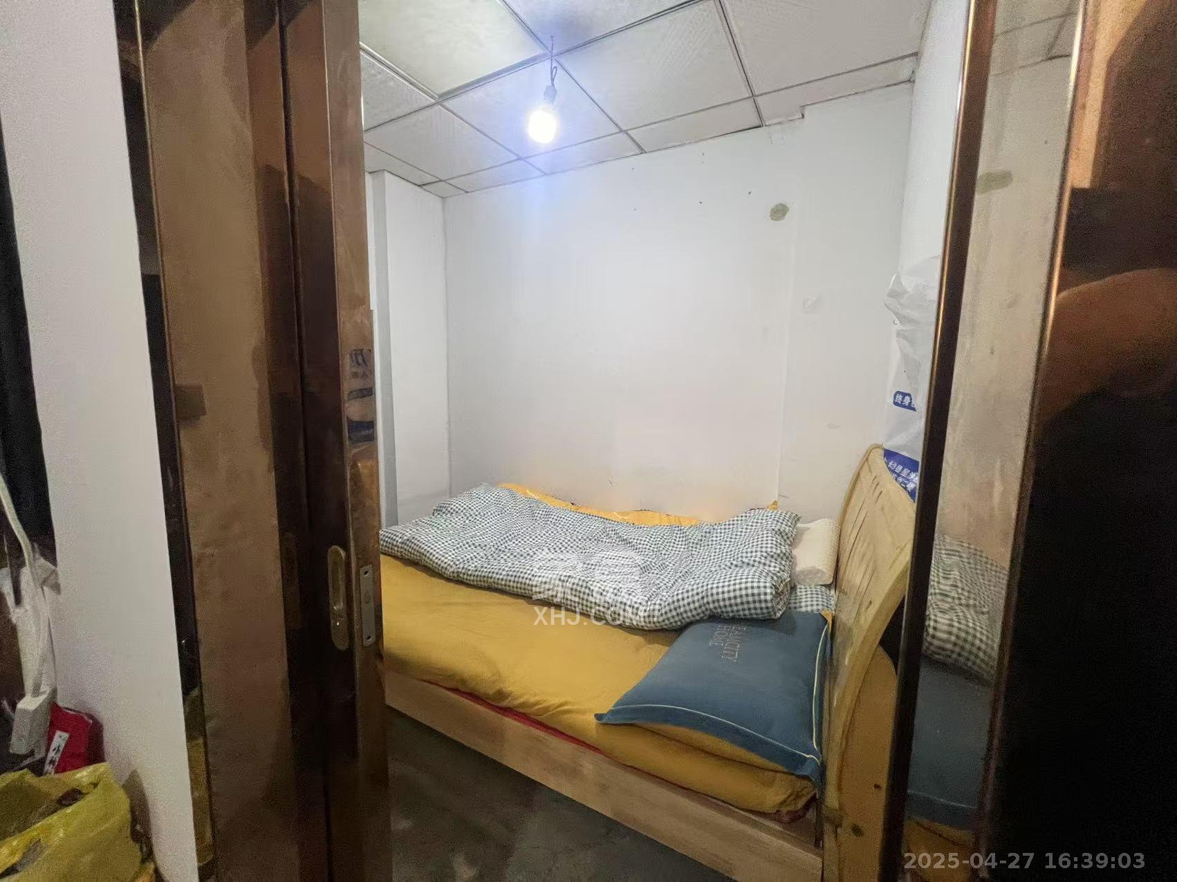 新长海广场  1室1厅1卫    1500.0元/月 新长海广场  1室1厅1卫    1500.0元/月室内图