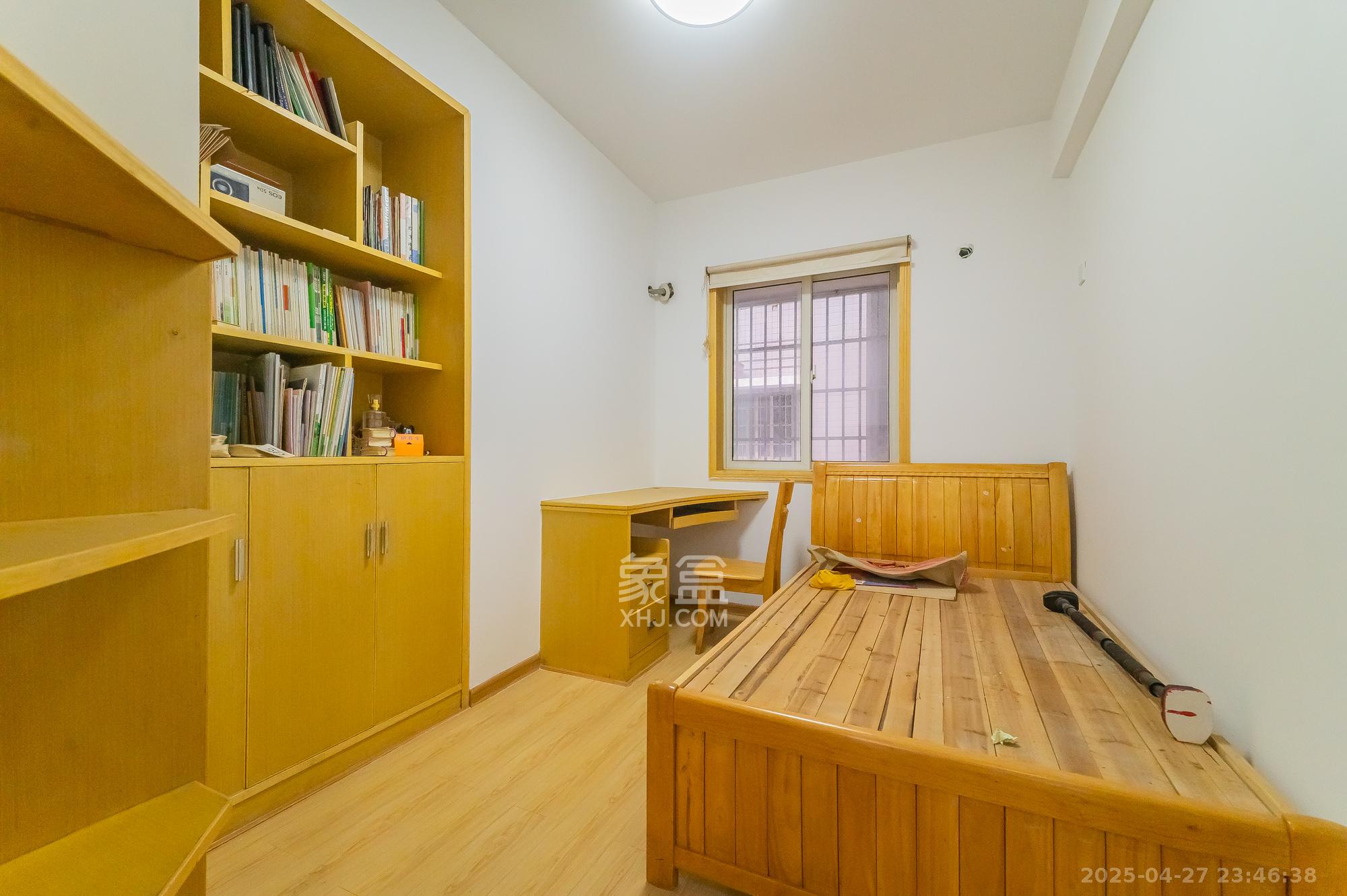 佳美星城 3室2厅1卫 55.8万 佳美星城 3室2厅1卫 55.8万卧室