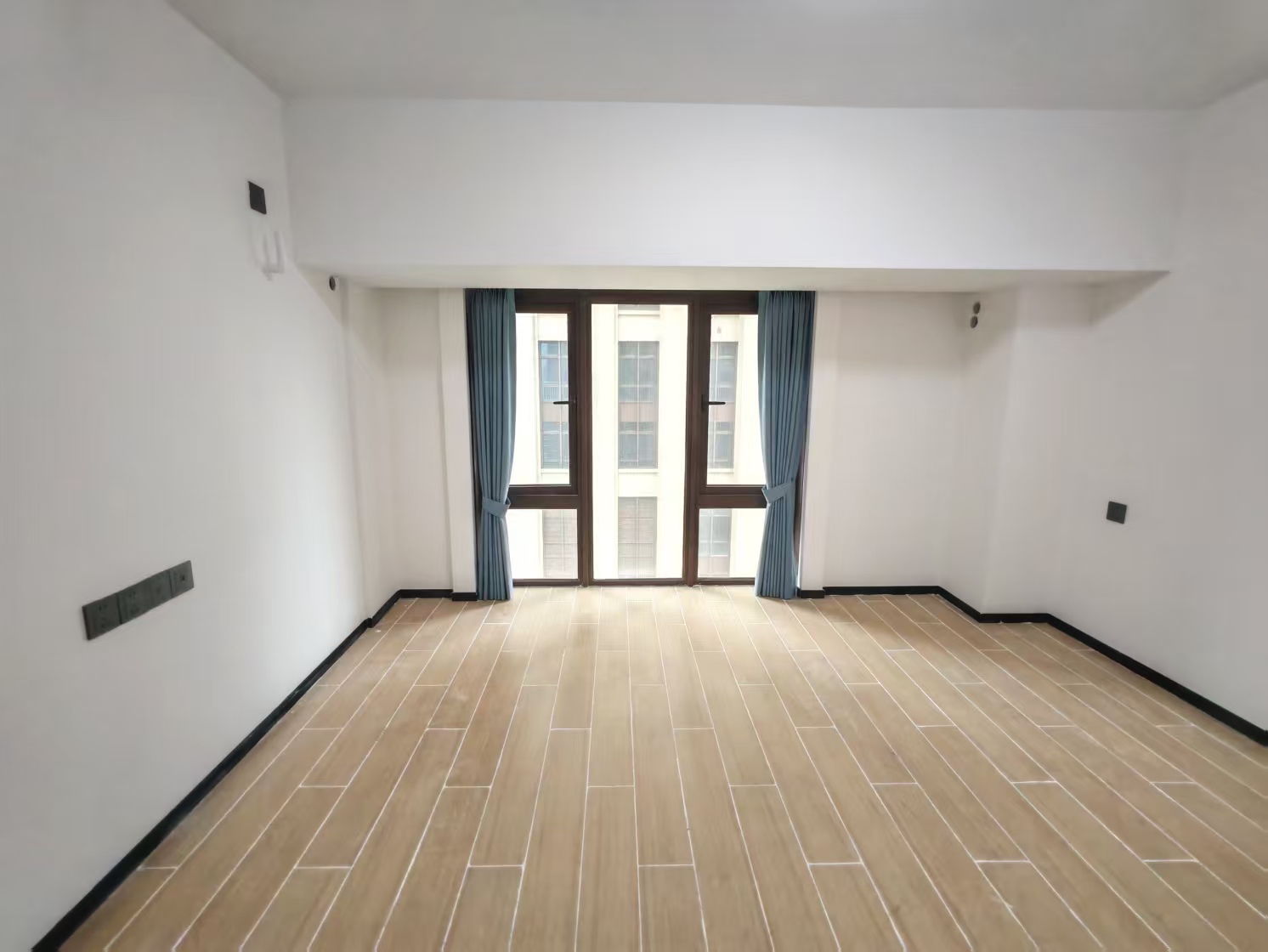 海航豪庭南苑  2室2厅2卫    137.0万 海航豪庭南苑  2室2厅2卫    137.0万客厅