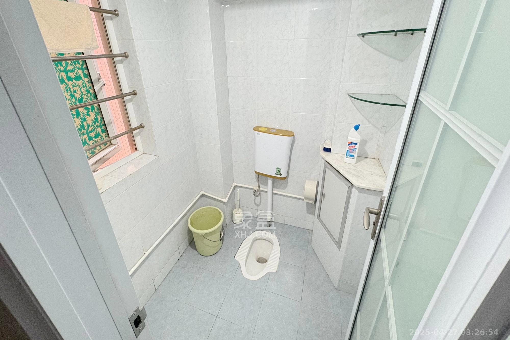 新华联家园 4室2厅2卫 180.0万 新华联家园 4室2厅2卫 180.0万卫生间