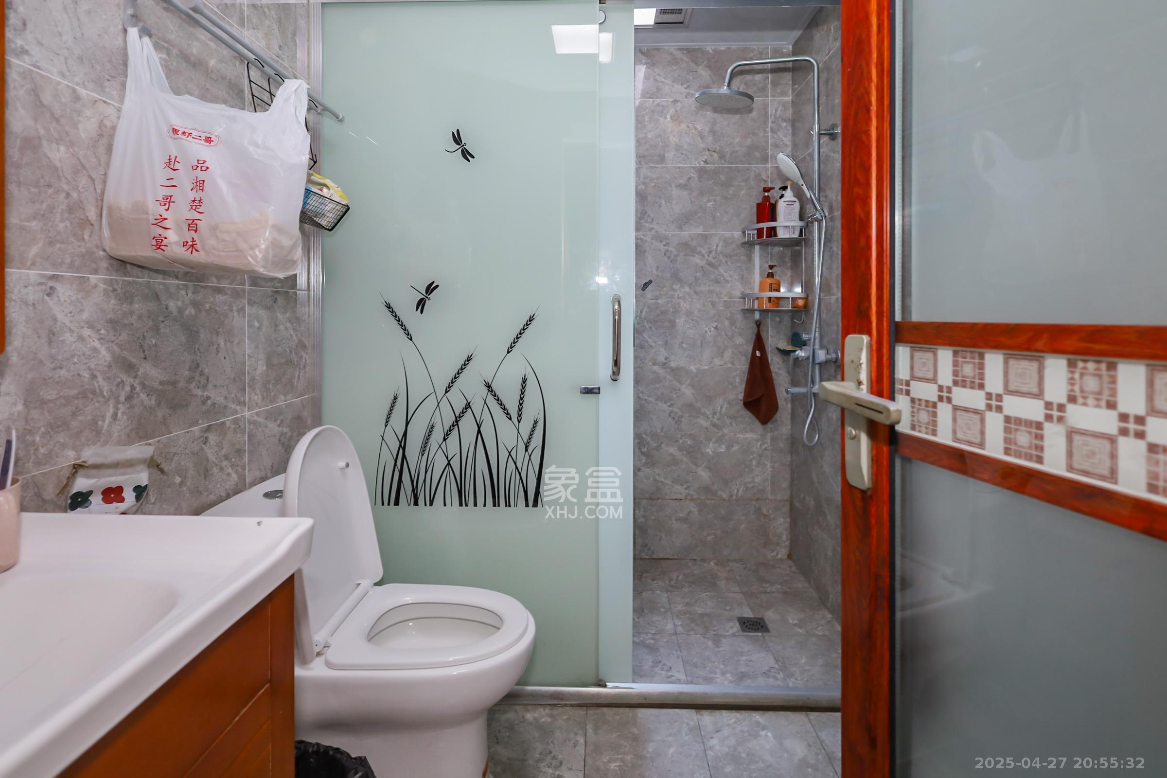 世茂外滩里(世茂铂翠湾三期) 4室2厅2卫 286.0万 世茂外滩里(世茂铂翠湾三期) 4室2厅2卫 286.0万卫生间