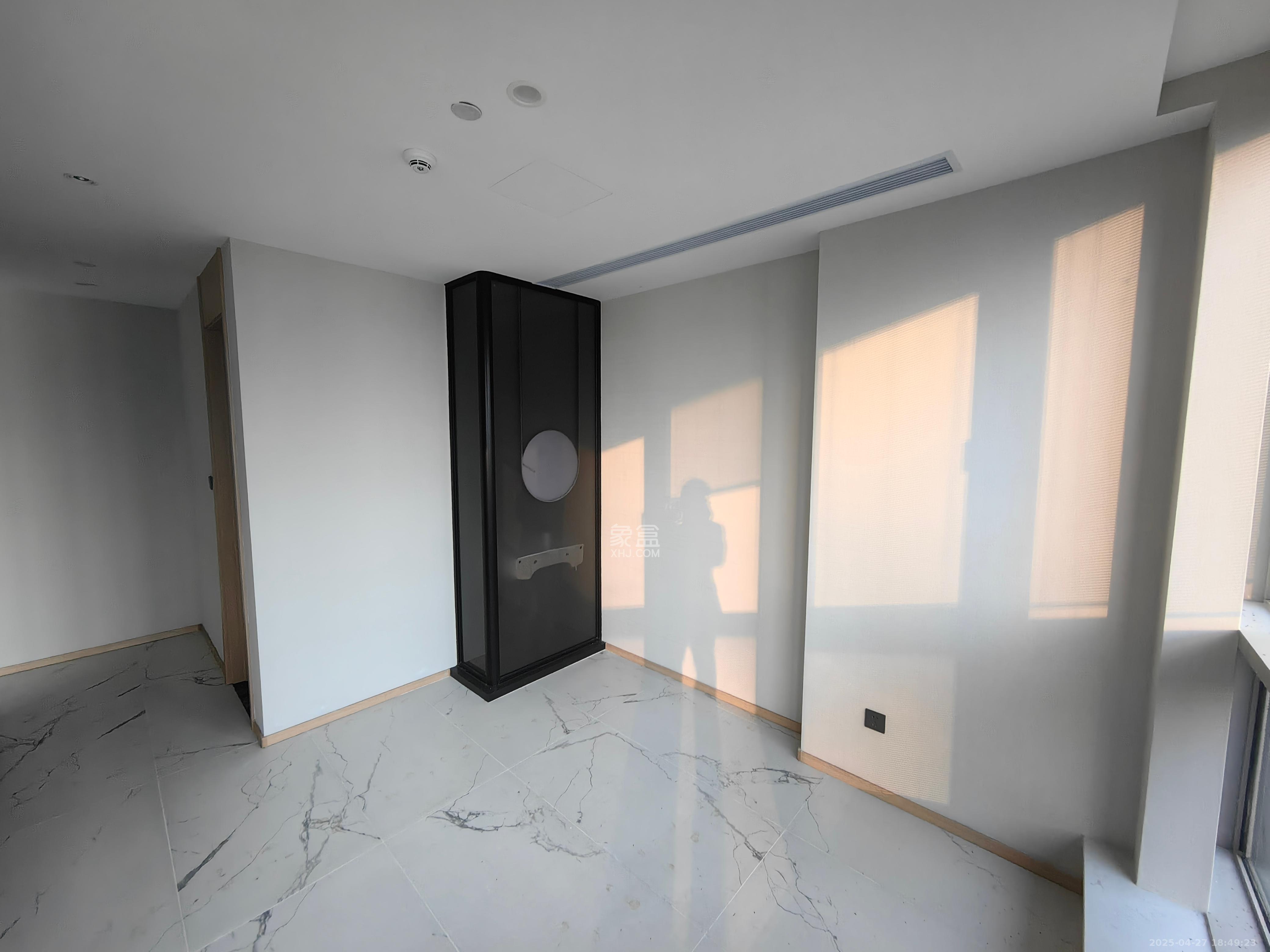 正荣梅溪紫阙台  4室2厅4卫    8500.0元/月室内图