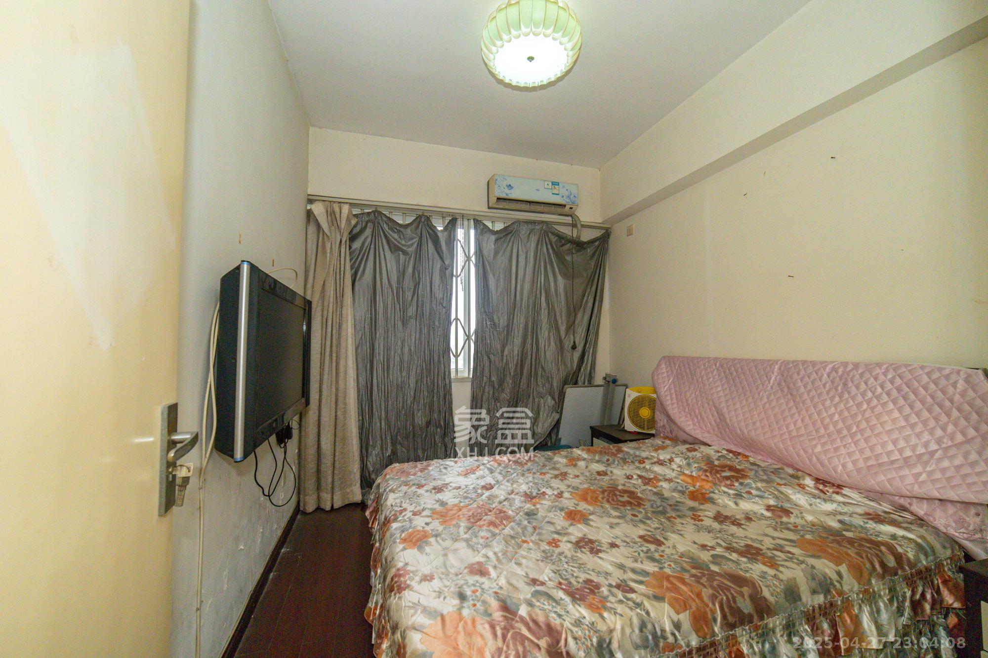 楚天家园 1室2厅2卫 120.0万 楚天家园 1室2厅2卫 120.0万卧室