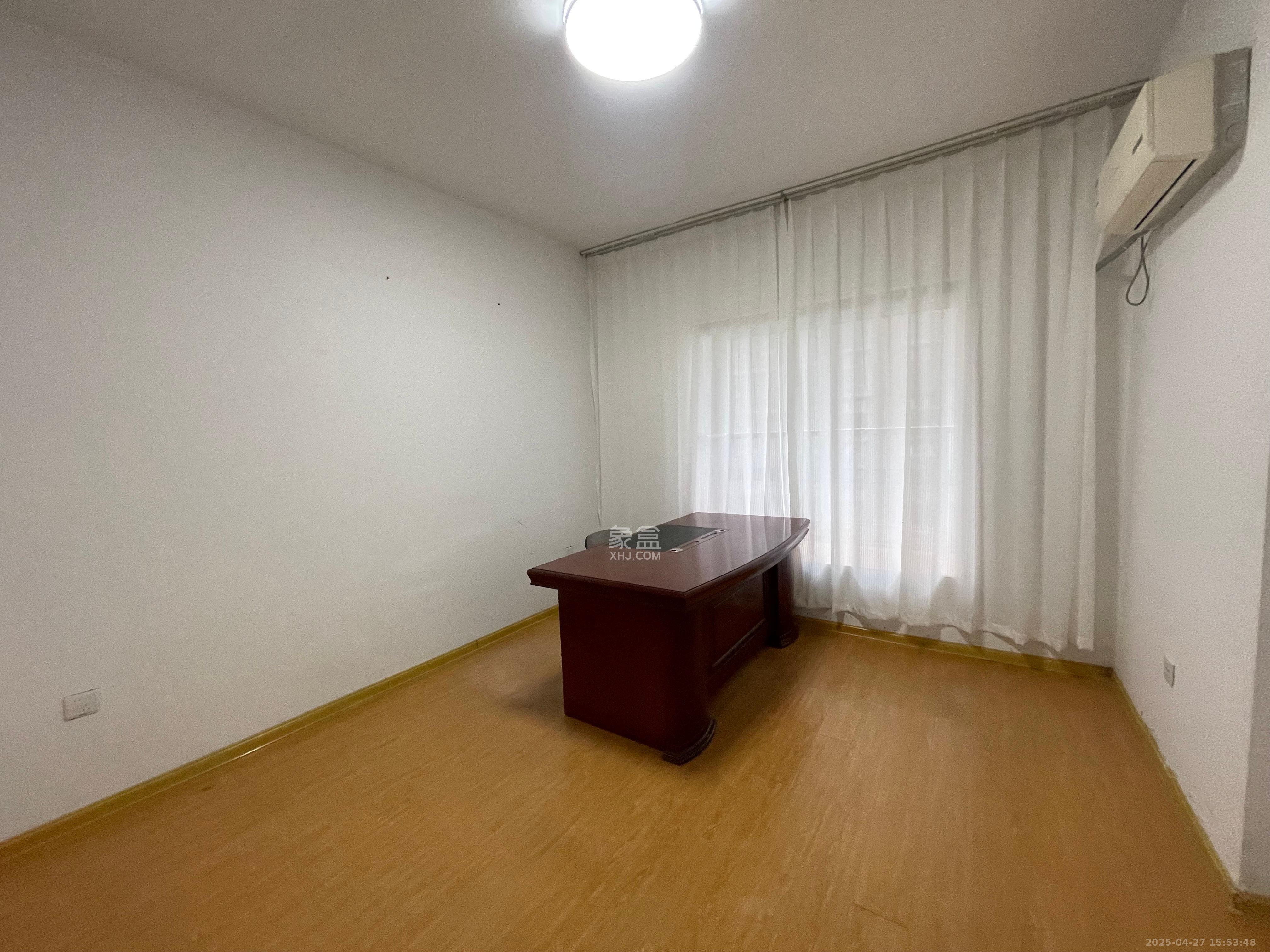 湘林家园(湘林小区电梯房) 4室2厅1卫 4000.0元/月 湘林家园(湘林小区电梯房) 4室2厅1卫 4000.0元/月室内图