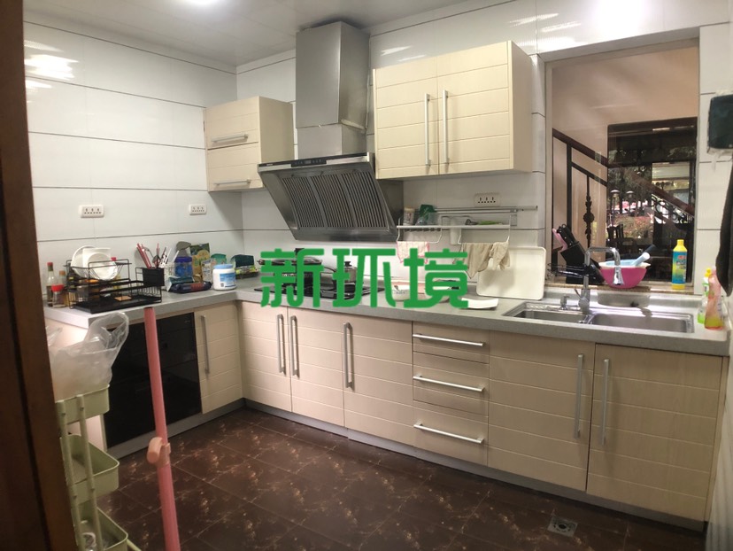 月亮湾一期  4室2厅3卫   419.80万客厅