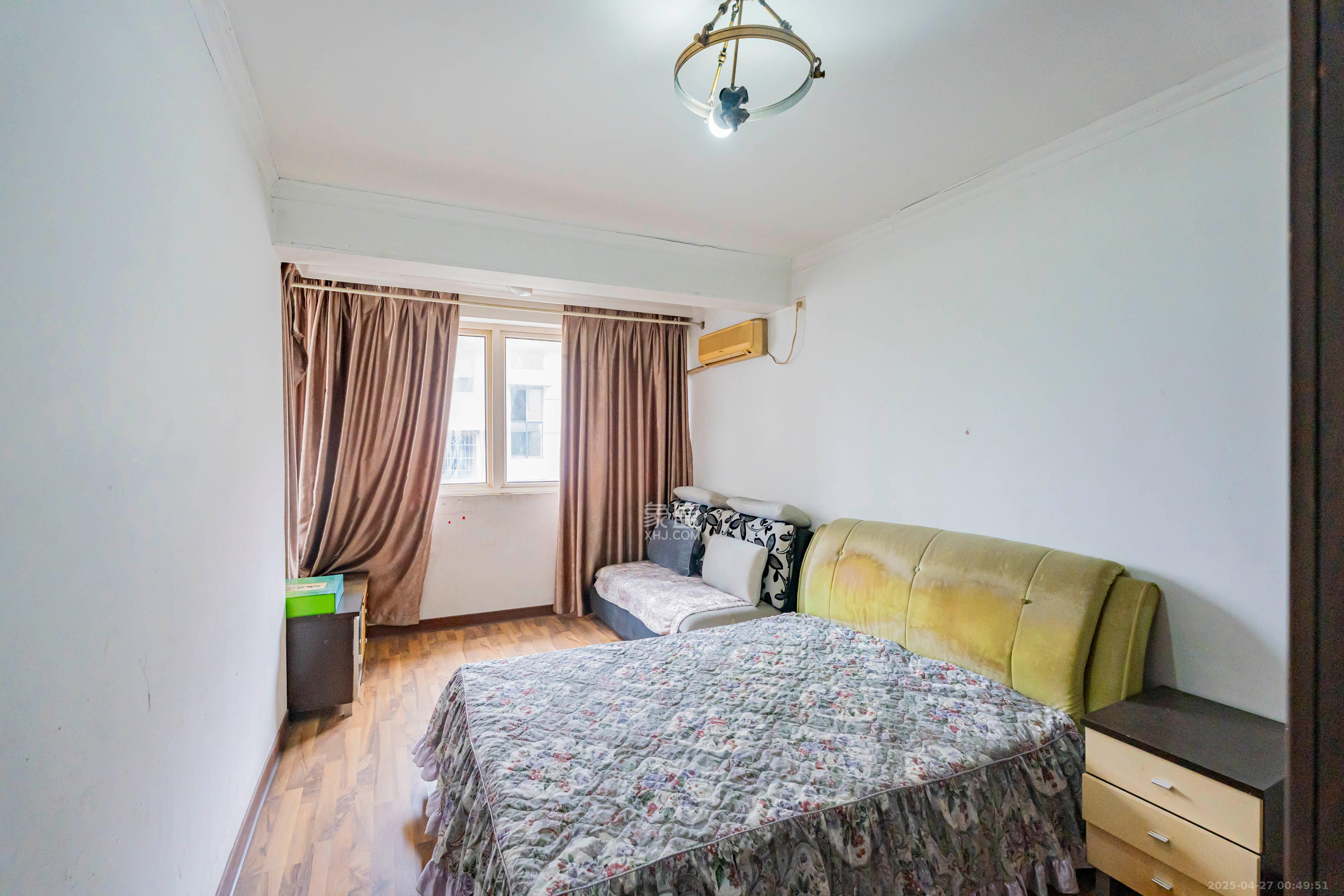 雅雀湖小区  5室2厅2卫    56.0万 雅雀湖小区  5室2厅2卫    56.0万卧室