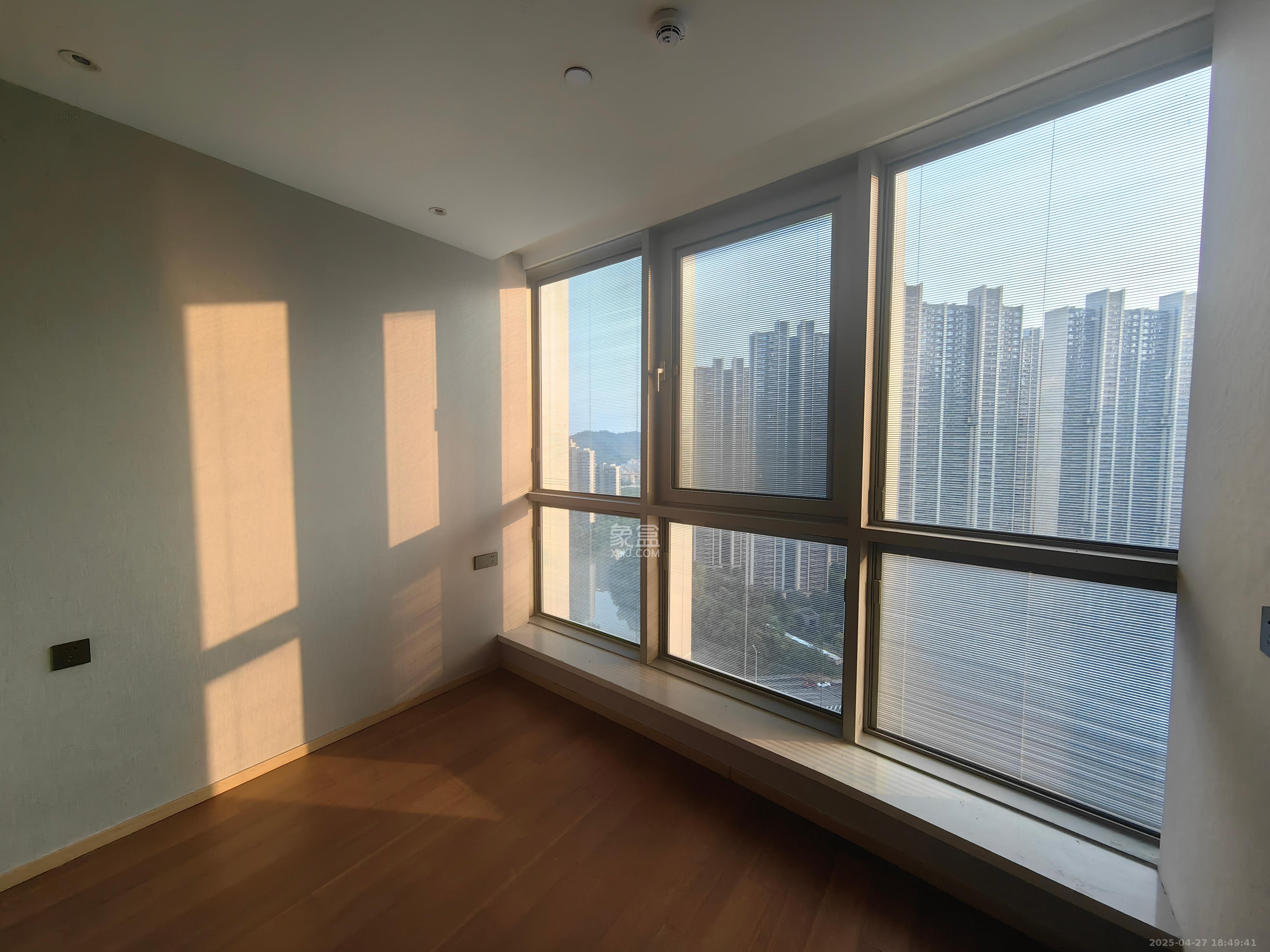 正荣梅溪紫阙台  4室2厅4卫    8500.0元/月室内图