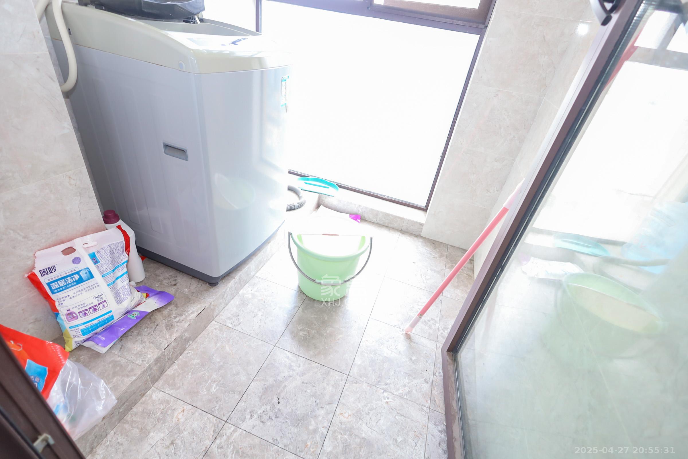 世茂外滩里(世茂铂翠湾三期) 4室2厅2卫 286.0万 世茂外滩里(世茂铂翠湾三期) 4室2厅2卫 286.0万其他