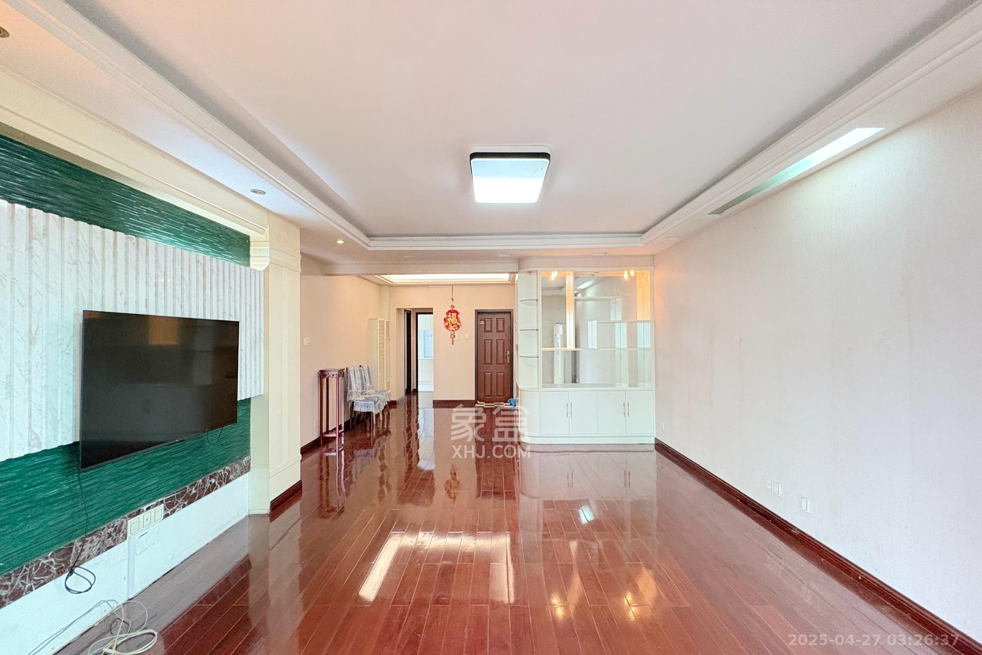 新华联家园 4室2厅2卫 180.0万 新华联家园 4室2厅2卫 180.0万客厅