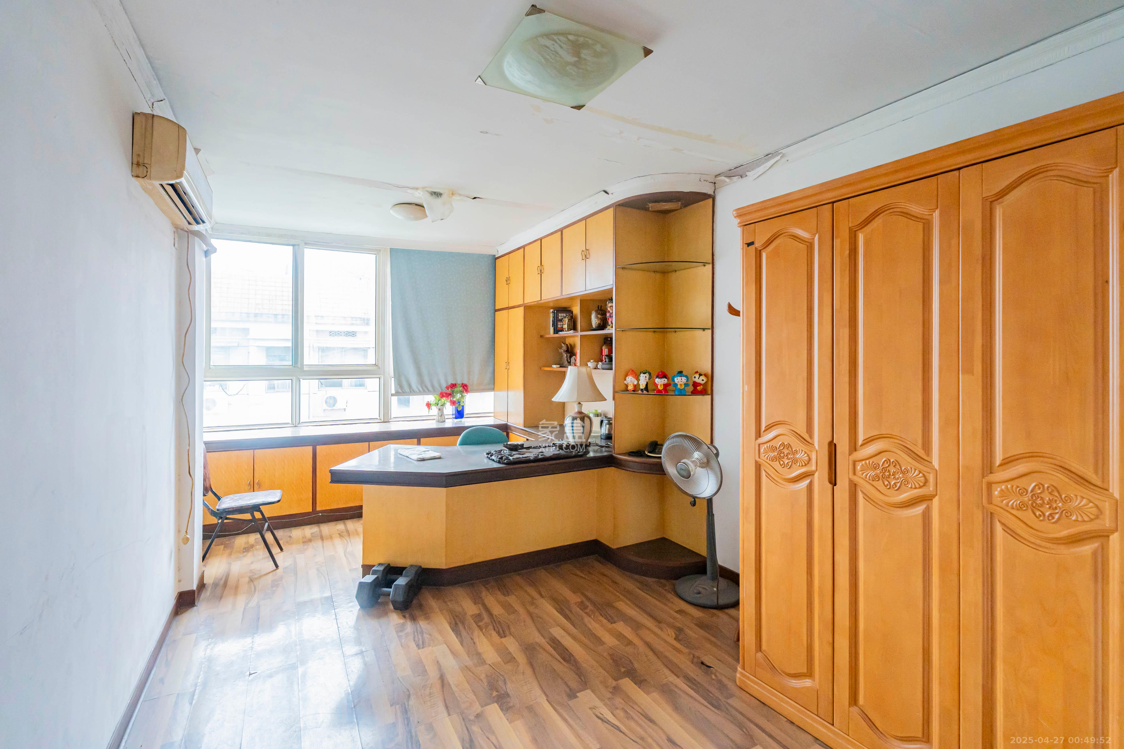 雅雀湖小区  5室2厅2卫    56.0万 雅雀湖小区  5室2厅2卫    56.0万卧室