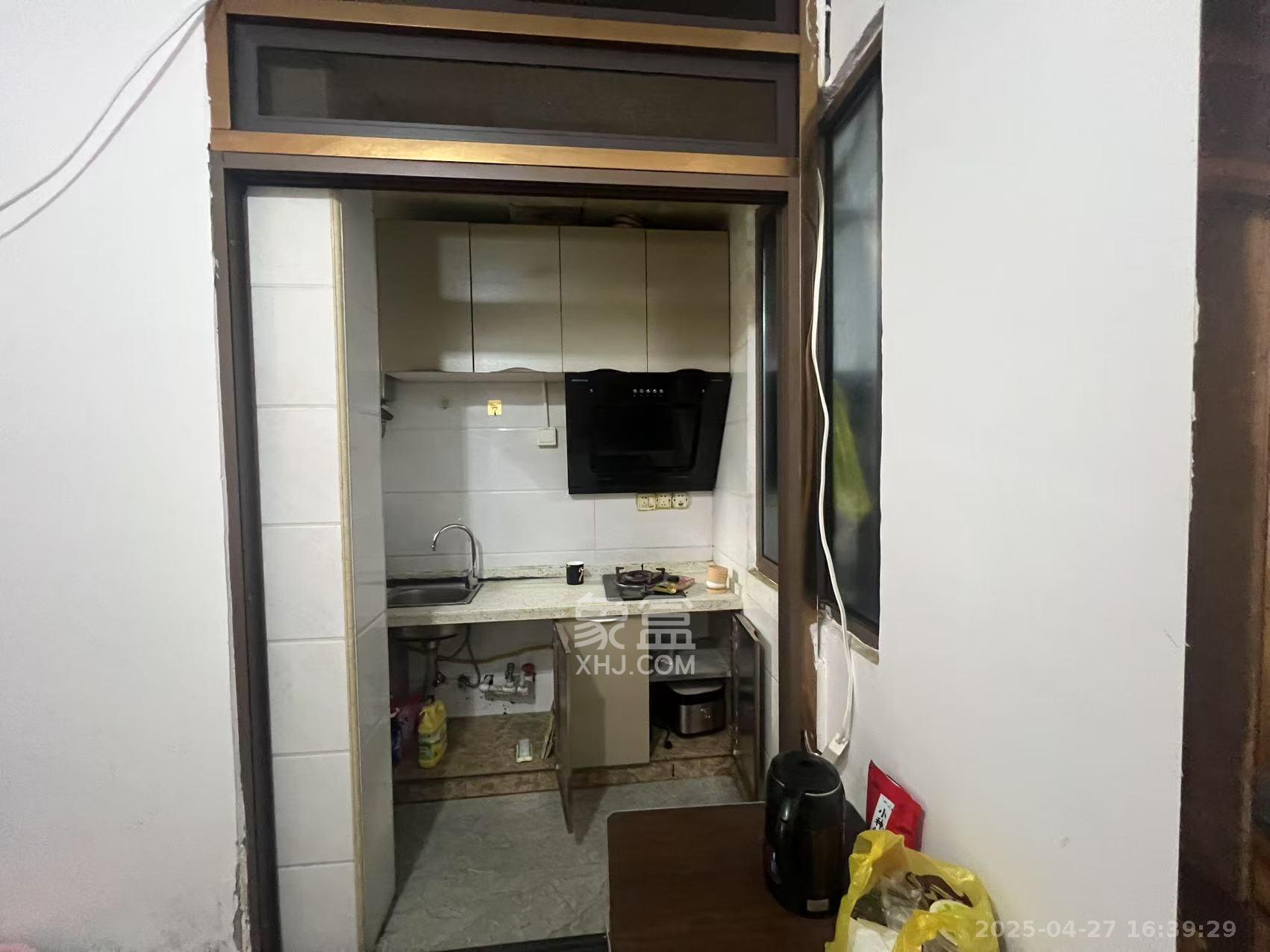 新长海广场  1室1厅1卫    1500.0元/月 新长海广场  1室1厅1卫    1500.0元/月室内图