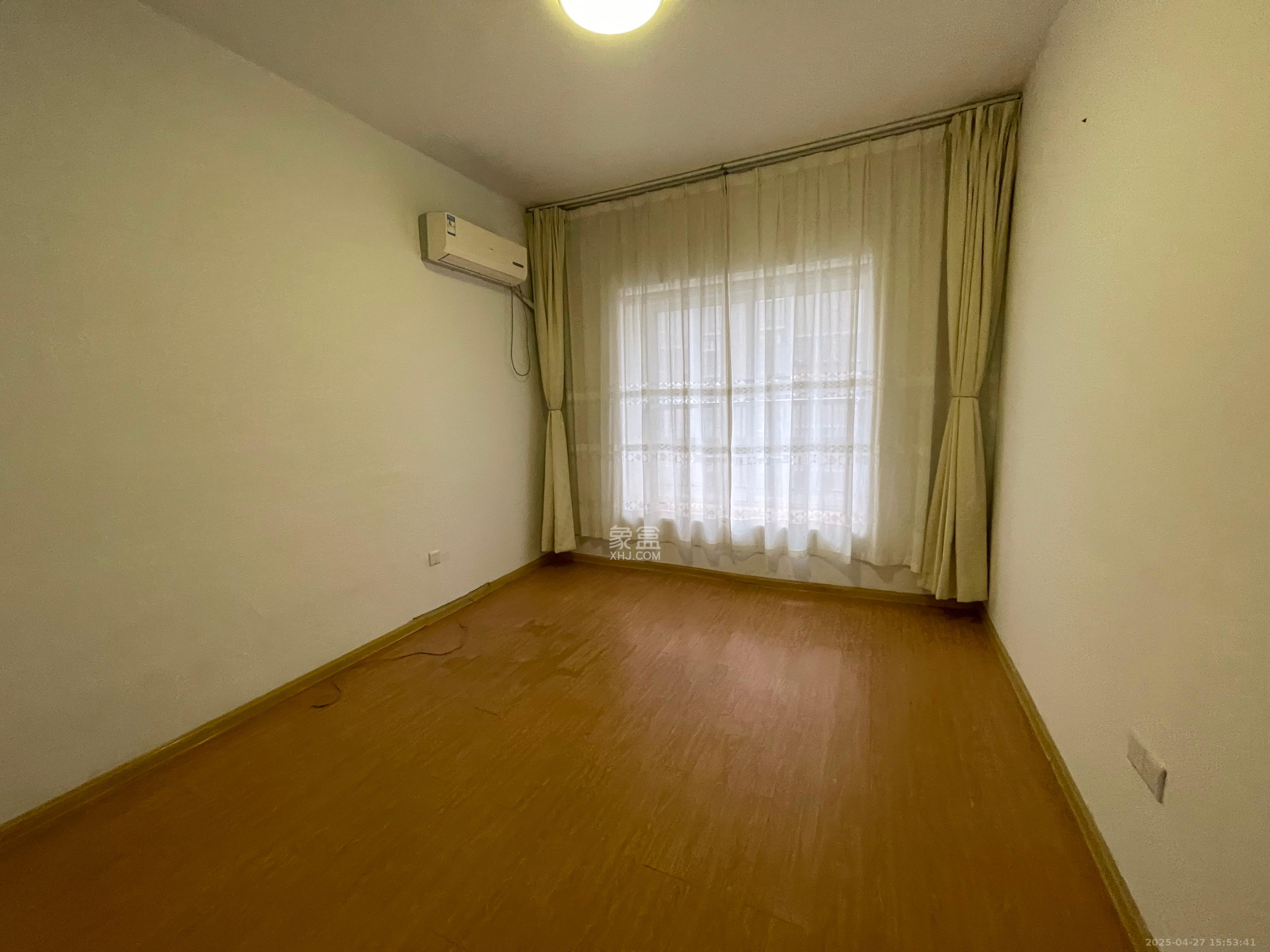 湘林家园(湘林小区电梯房) 4室2厅1卫 4000.0元/月 湘林家园(湘林小区电梯房) 4室2厅1卫 4000.0元/月室内图