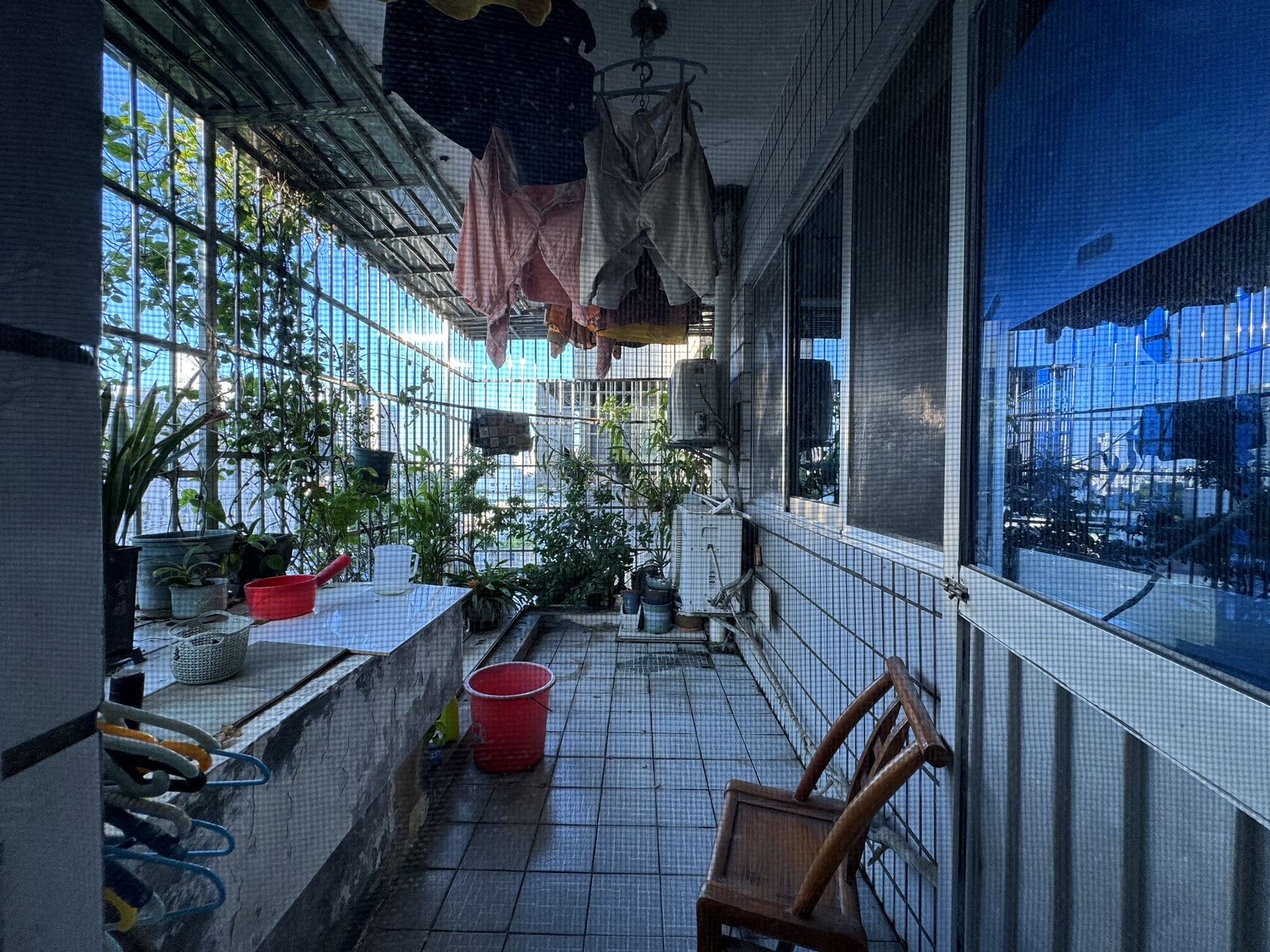 华新商业大厦 3室2厅2卫 98.0万 华新商业大厦 3室2厅2卫 98.0万阳台