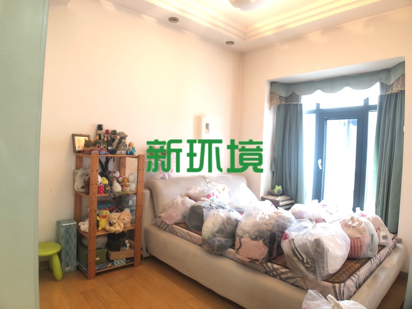 月亮湾一期 4室2厅3卫 330.0万 月亮湾一期 4室2厅3卫 330.0万客厅