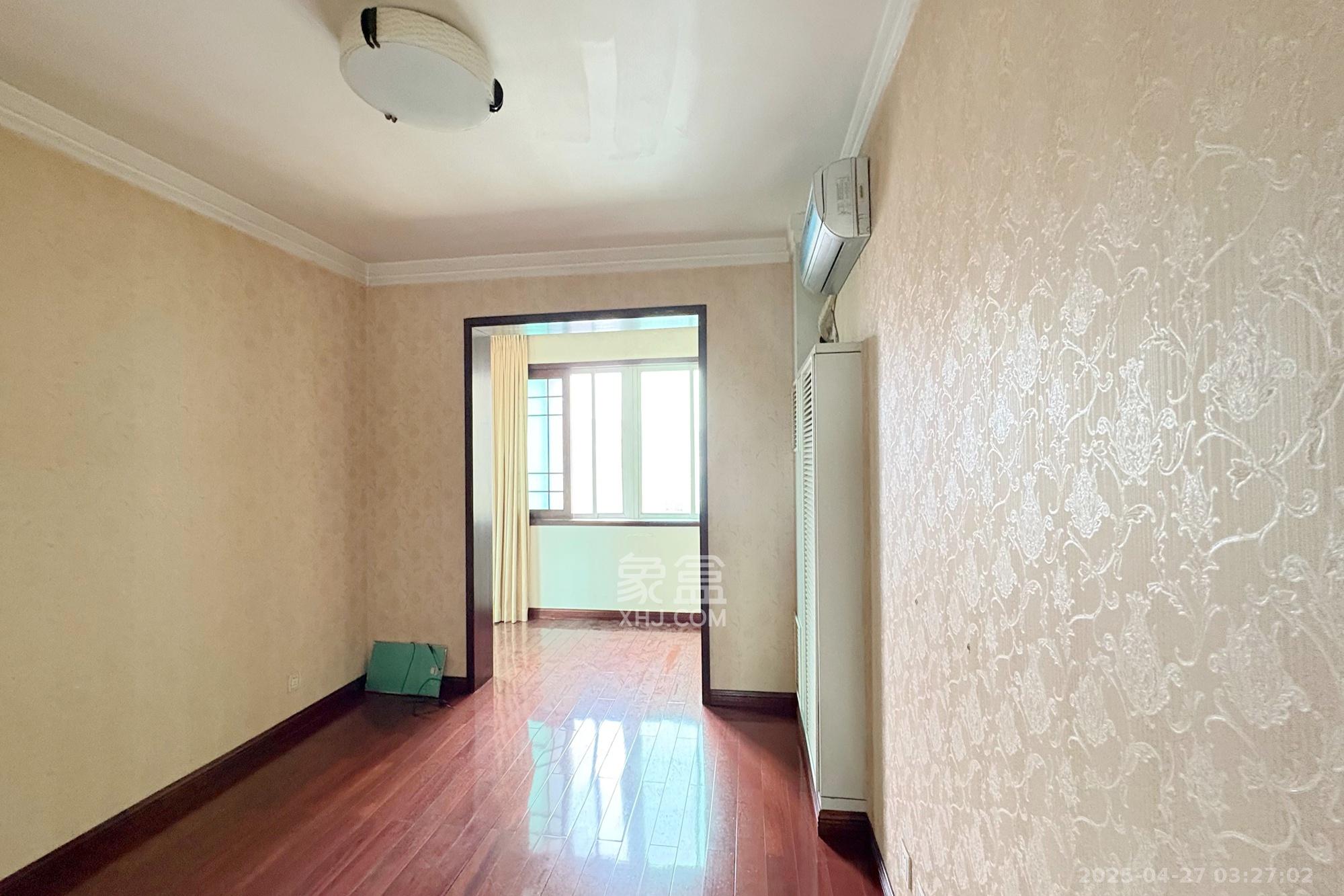 新华联家园 4室2厅2卫 180.0万 新华联家园 4室2厅2卫 180.0万卧室