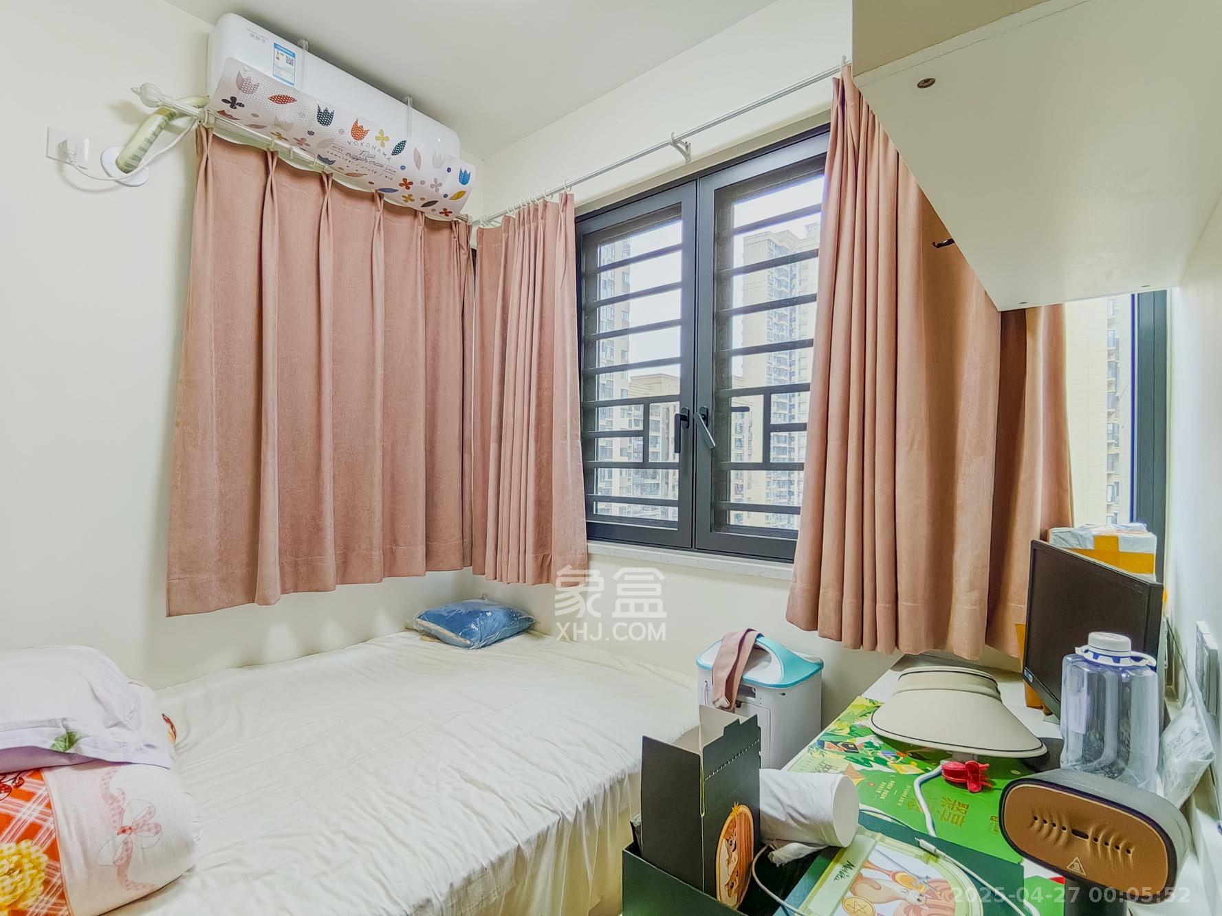 保利香槟国际  3室2厅1卫    82.0万 保利香槟国际  3室2厅1卫    82.0万卧室