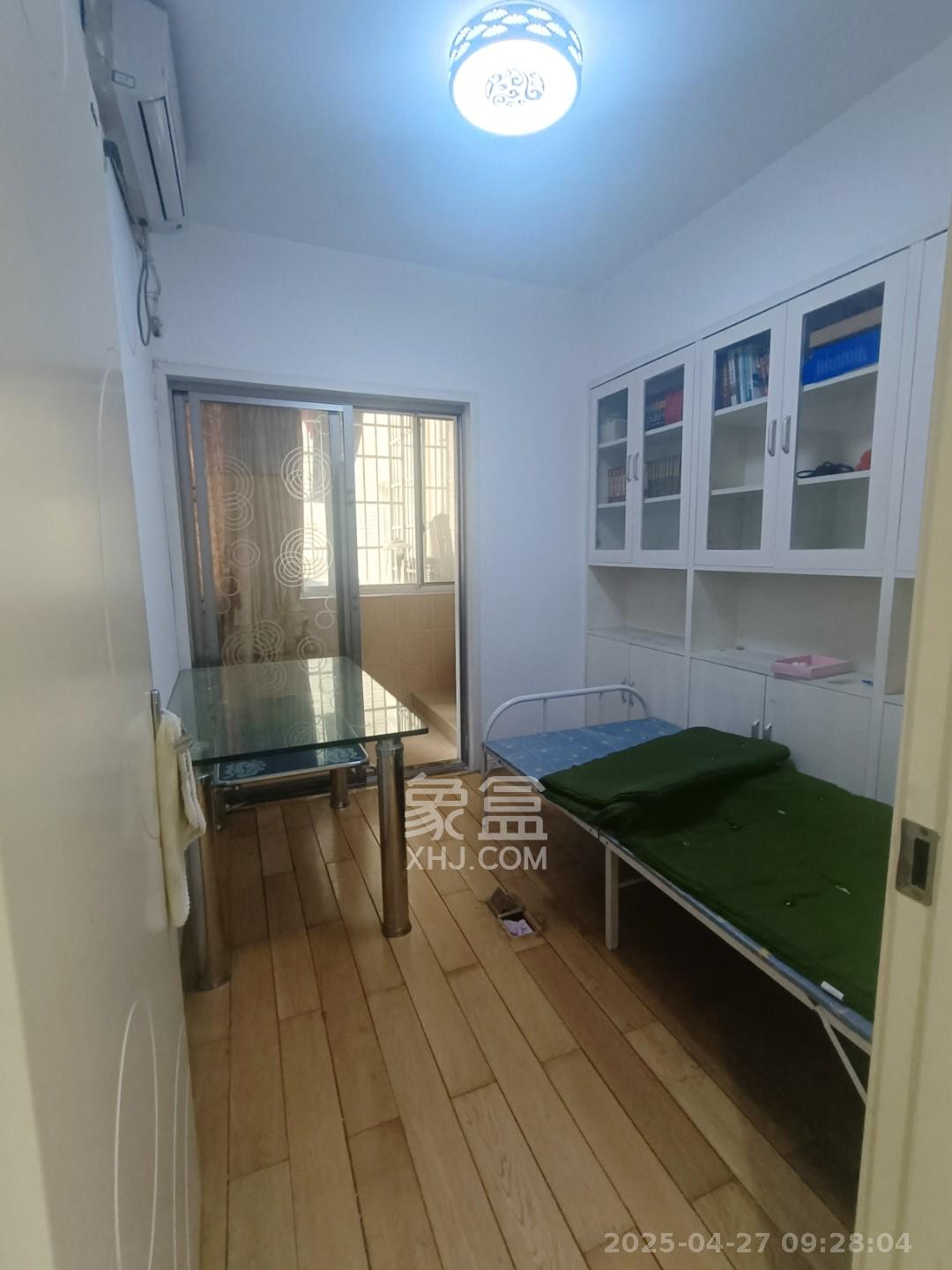 麓山才苑 4室2厅1卫 4200.0元/月 麓山才苑 4室2厅1卫 4200.0元/月室内图