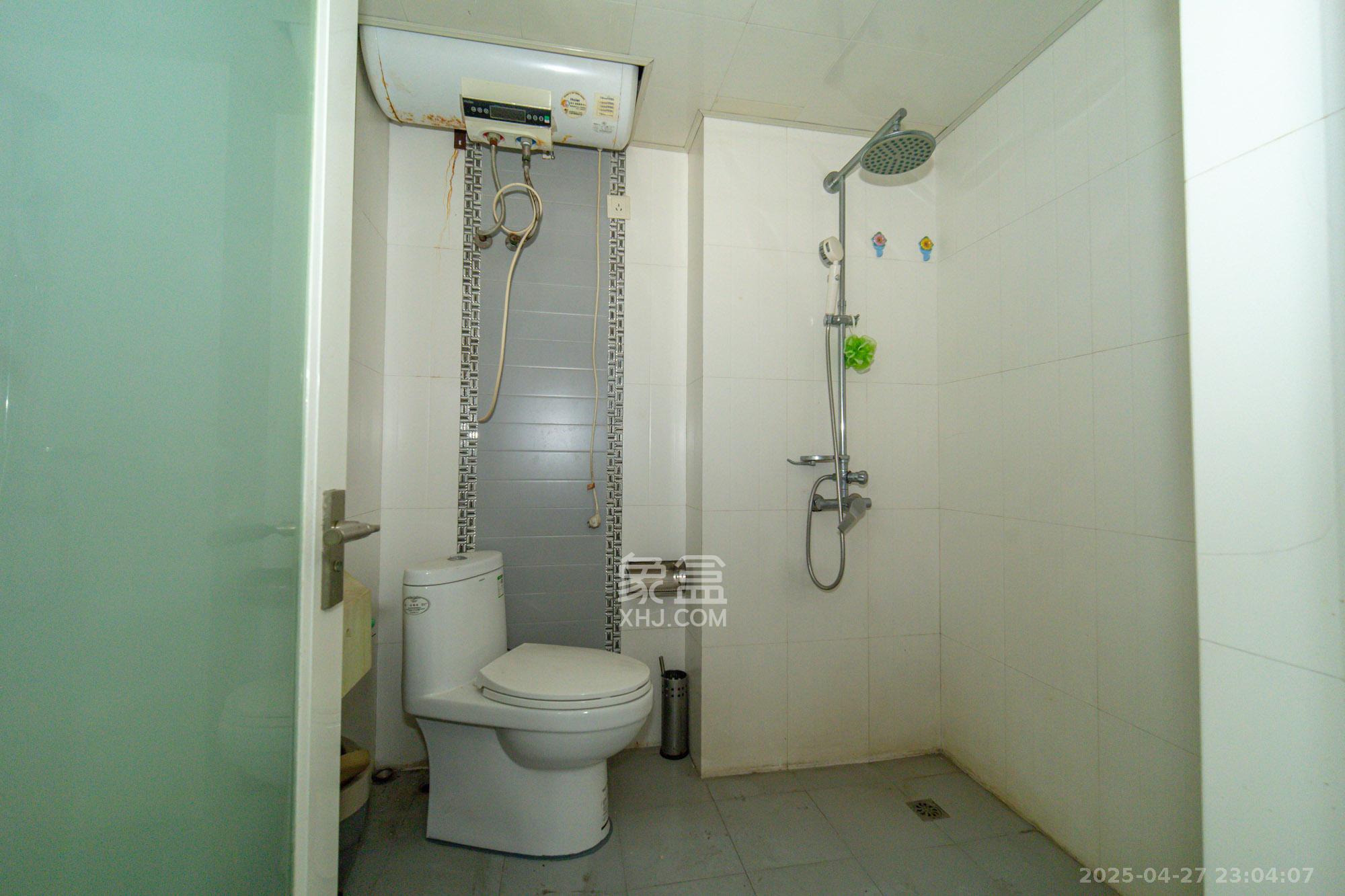 楚天家园 1室2厅2卫 120.0万 楚天家园 1室2厅2卫 120.0万卫生间