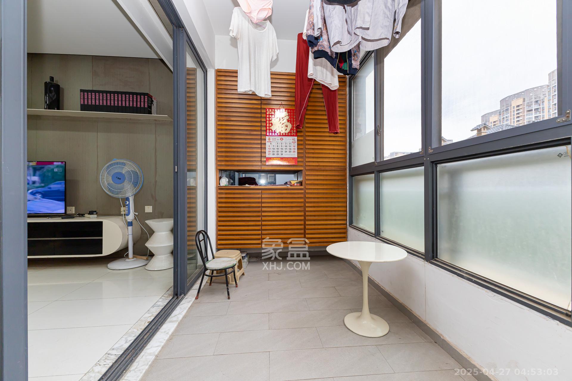 勤诚达新界  3室2厅1卫    76.0万阳台