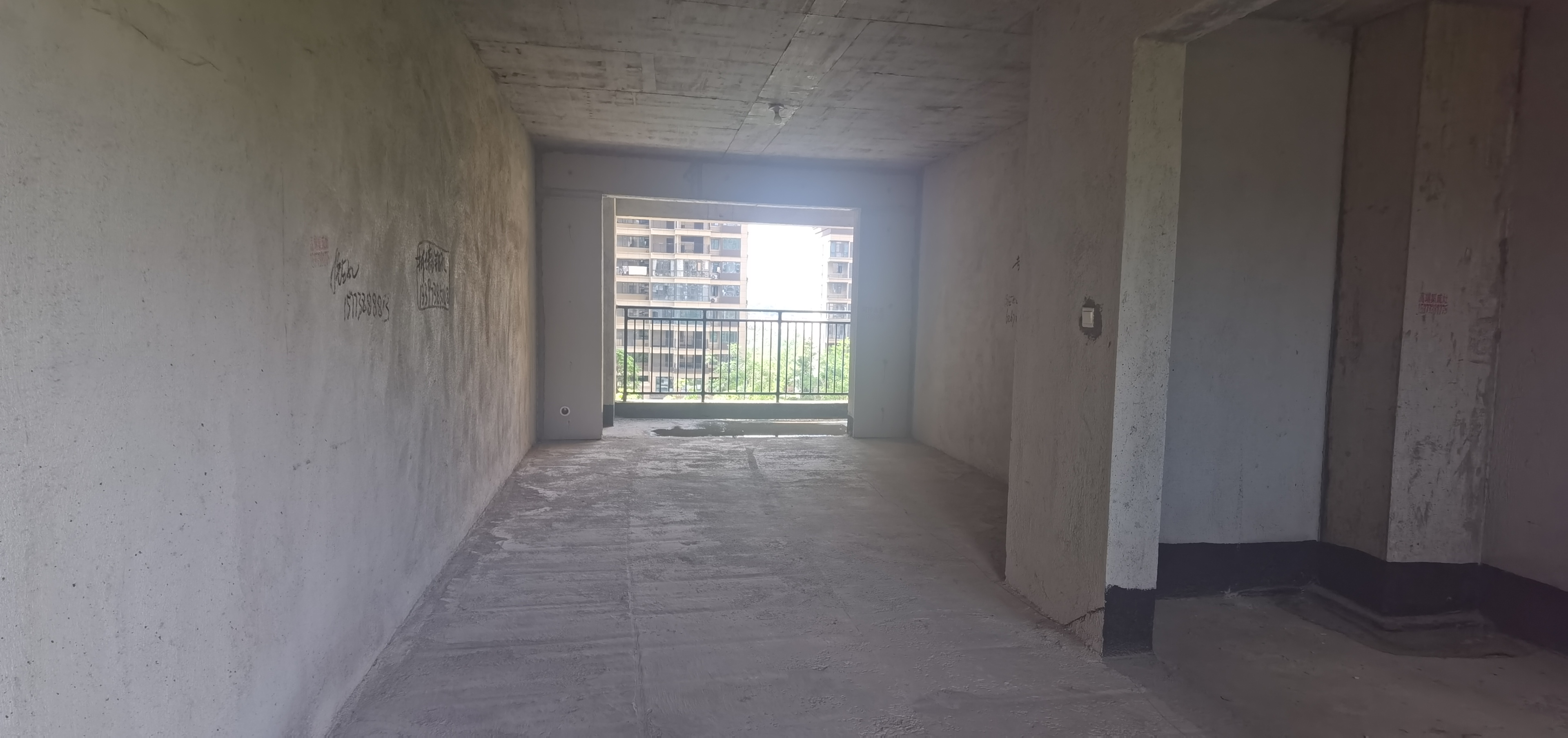 凯越湘中府 3室2厅2卫 80.00万 凯越湘中府 3室2厅2卫 80.00万客厅