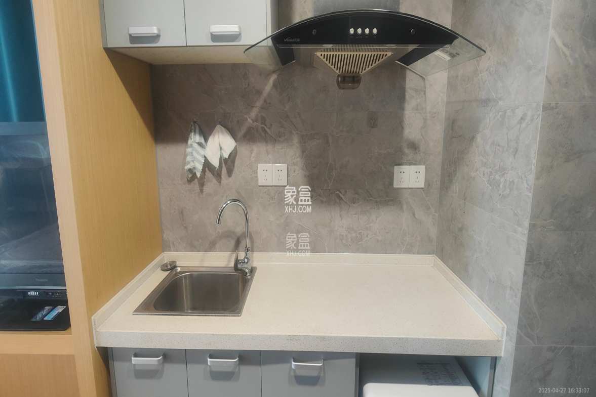 紫鑫御湖湾 1室1厅1卫 1100.0元/月 紫鑫御湖湾 1室1厅1卫 1100.0元/月室内图