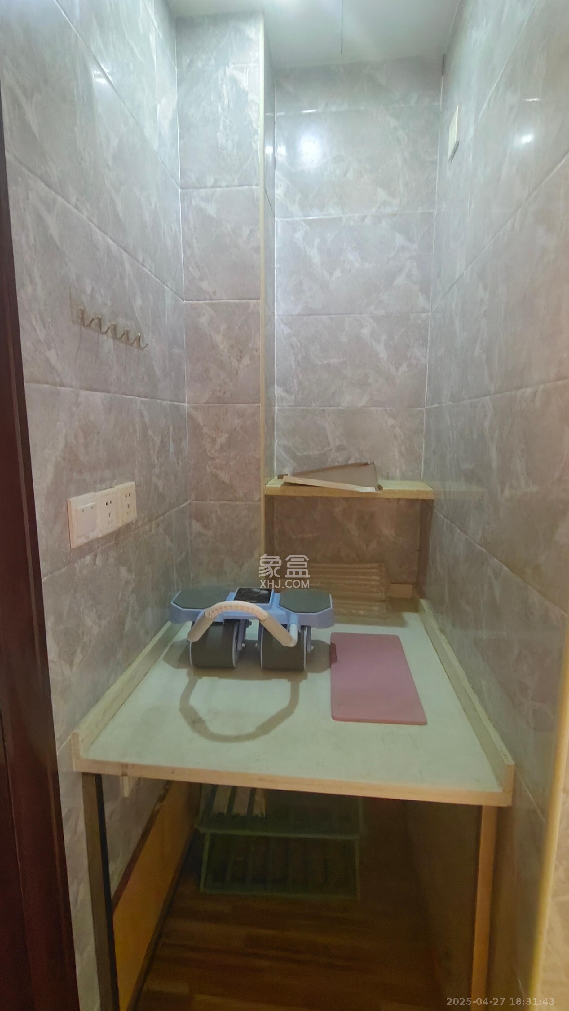 叠彩兰亭 1室1厅1卫 1100.0元/月 叠彩兰亭 1室1厅1卫 1100.0元/月室内图