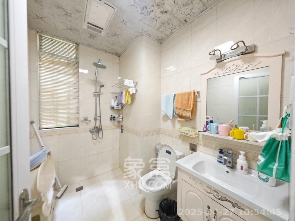 恒大城 4室2厅2卫 3500.0元/月 恒大城 4室2厅2卫 3500.0元/月室内图