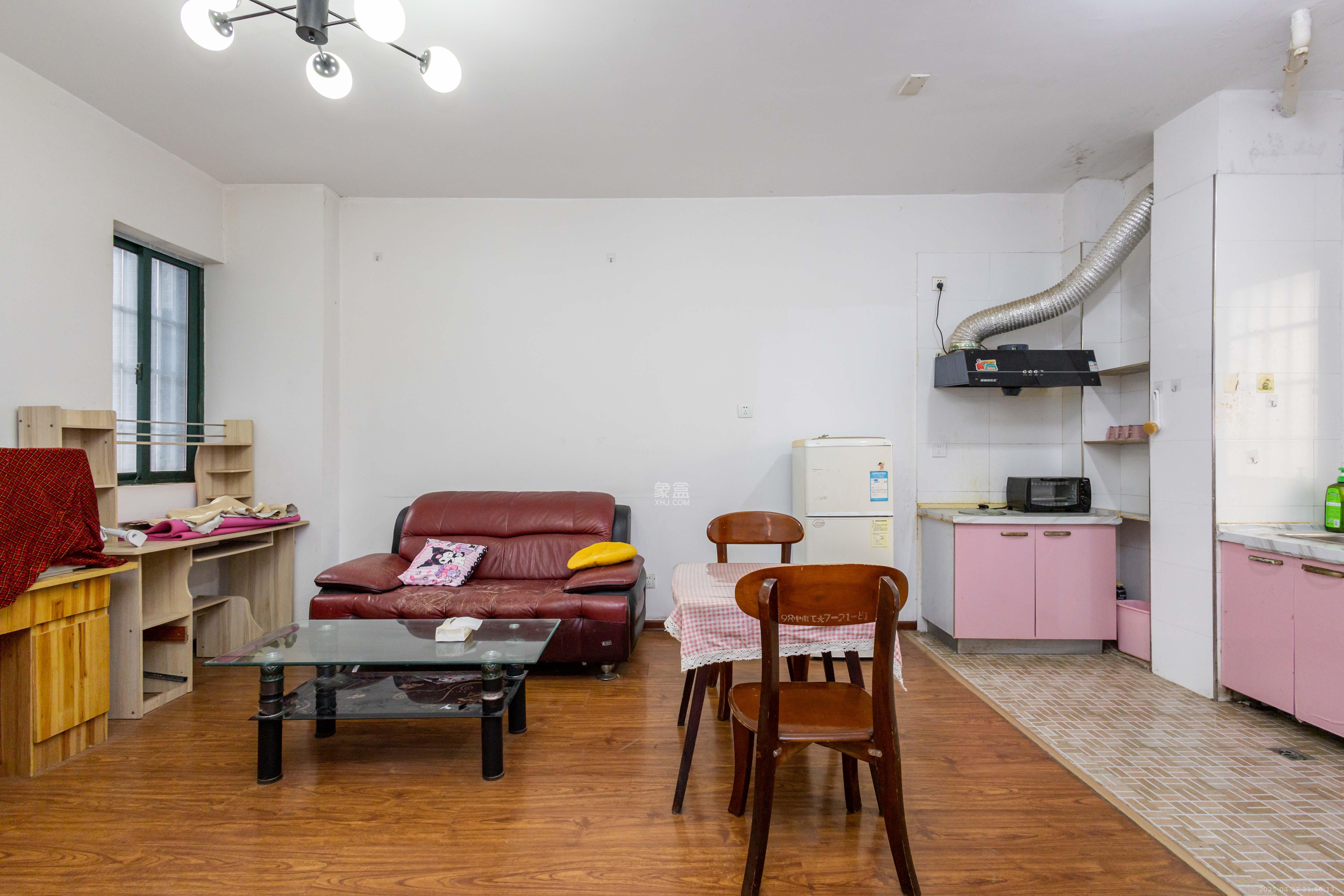 华天LOHO小镇 1室1厅1卫 22.8万 华天LOHO小镇 1室1厅1卫 22.8万客厅