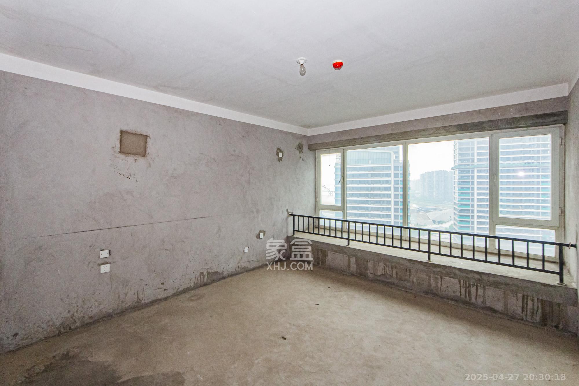 北辰三角洲E3区  4室2厅2卫    300.0万 北辰三角洲E3区  4室2厅2卫    300.0万卧室