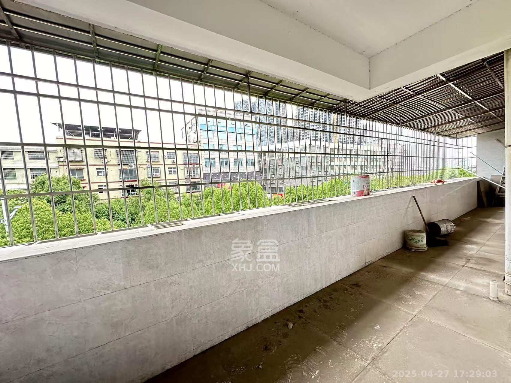 冠华槟榔园  4室1厅3卫    53.0万 冠华槟榔园  4室1厅3卫    53.0万室内图