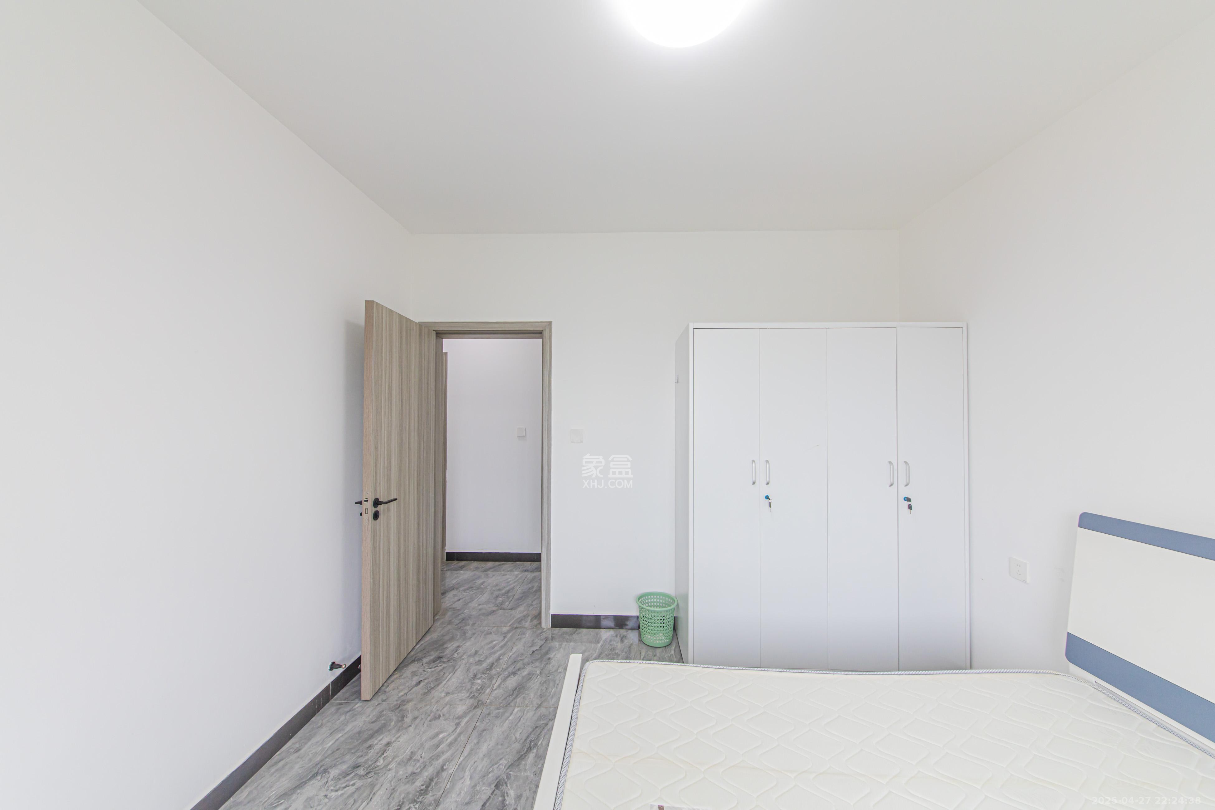 长沙美的梧桐庄园  4室2厅2卫   215.00万卧室