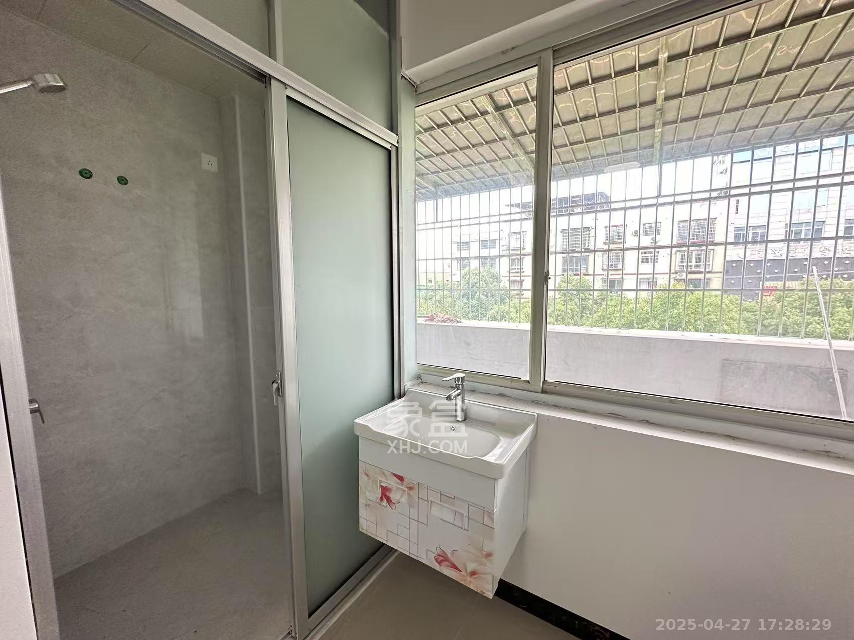 冠华槟榔园  4室2厅3卫    1280.0元/月 冠华槟榔园  4室2厅3卫    1280.0元/月室内图