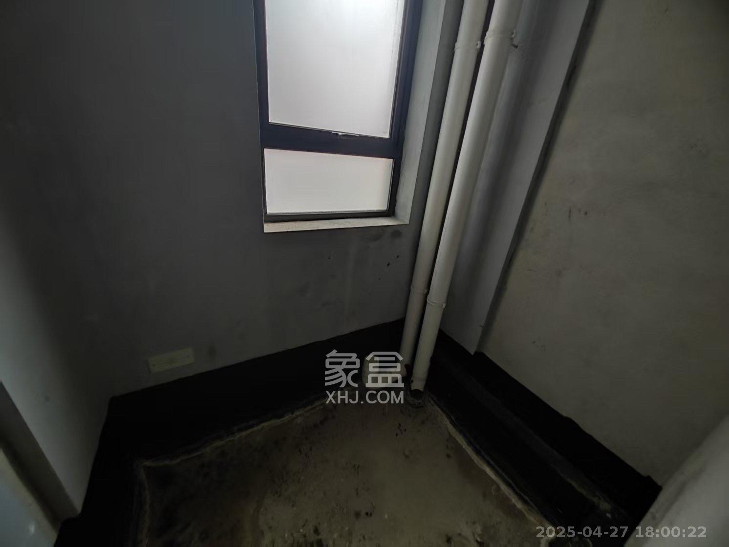 东方名苑三期-首府  3室2厅2卫    75.0万客厅