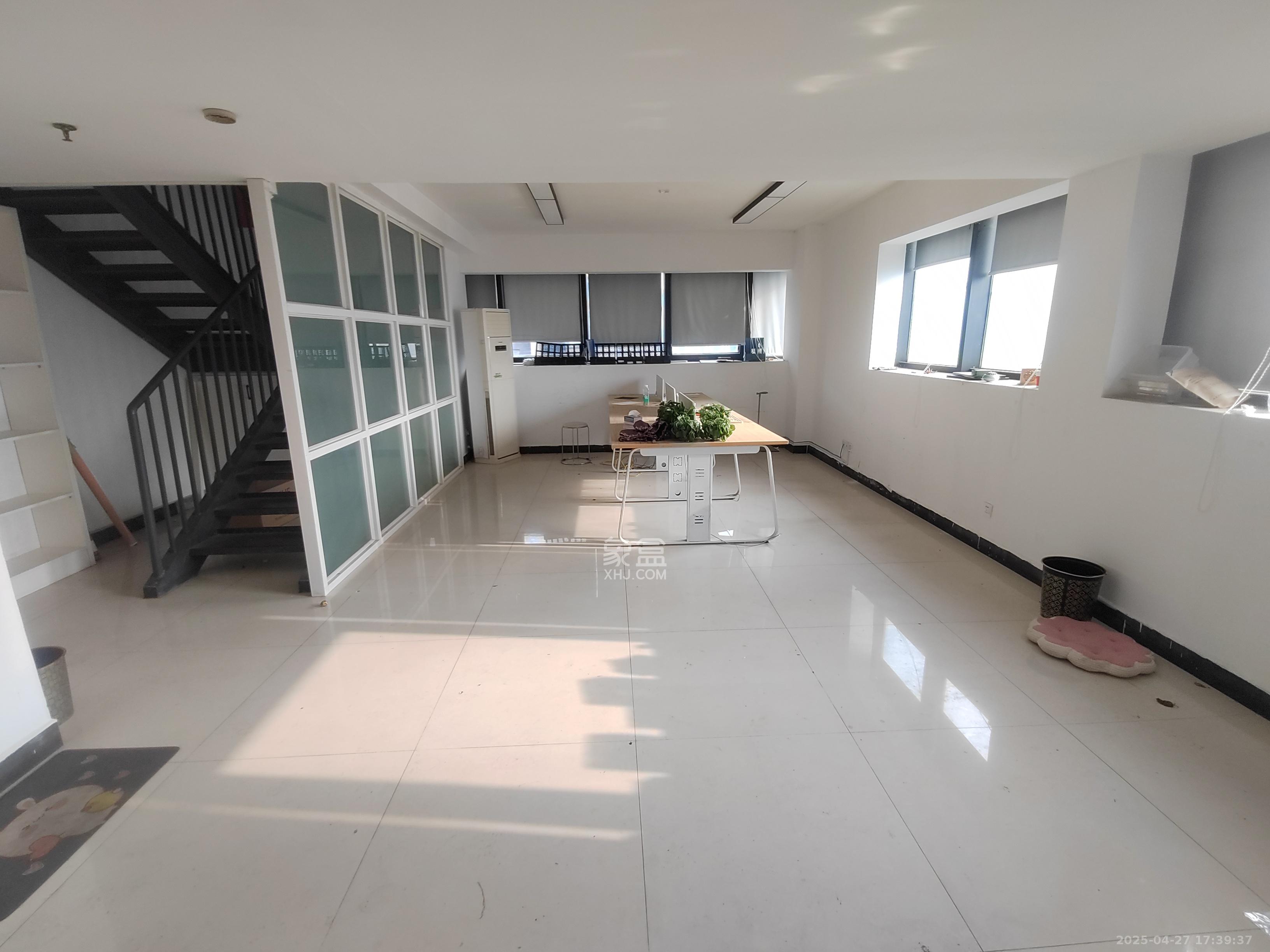 万科金域华府一期  4室1厅1卫   4500.00元/月室内图