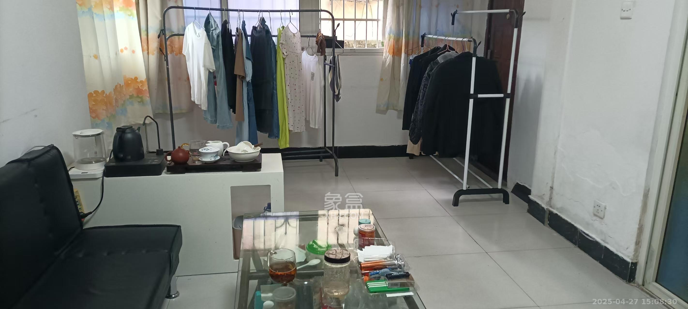 东方公寓  1室1厅1卫   1500.00元/月室内图