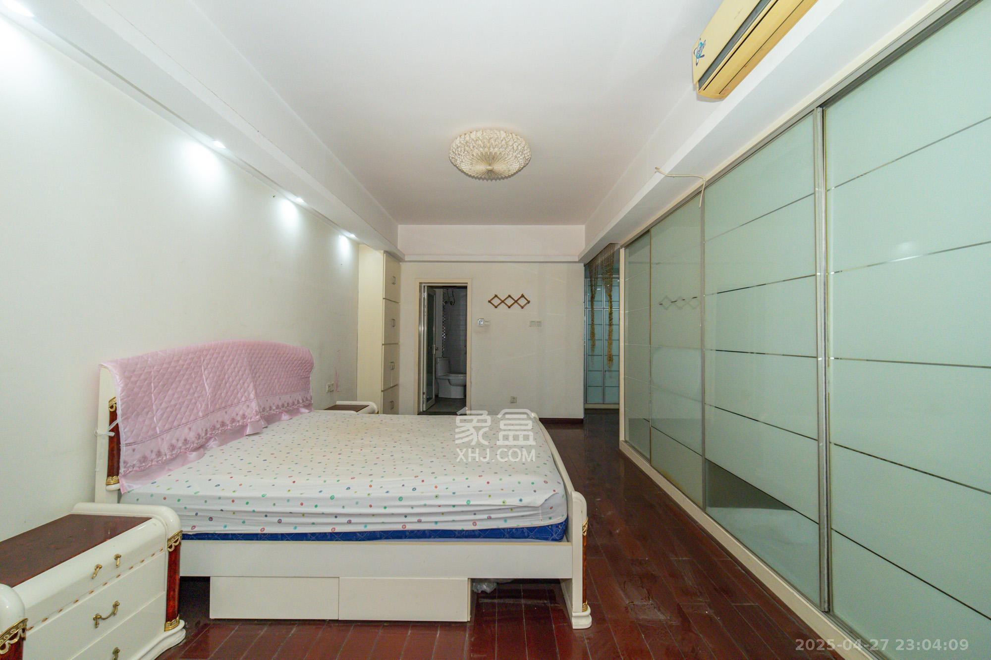 楚天家园 1室2厅2卫 120.0万 楚天家园 1室2厅2卫 120.0万卧室