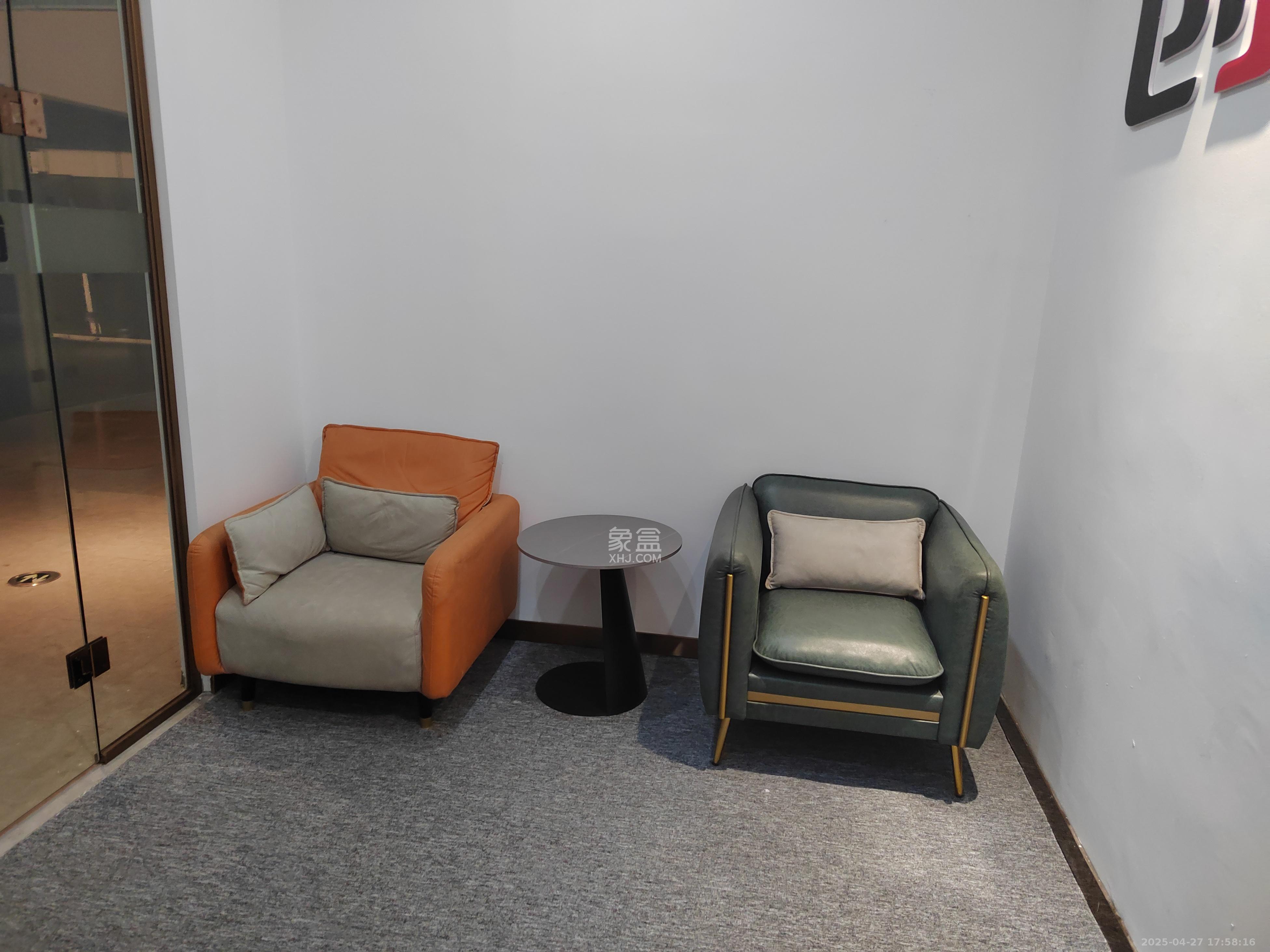 启迪协信中心   120.0㎡      5200.0元/月