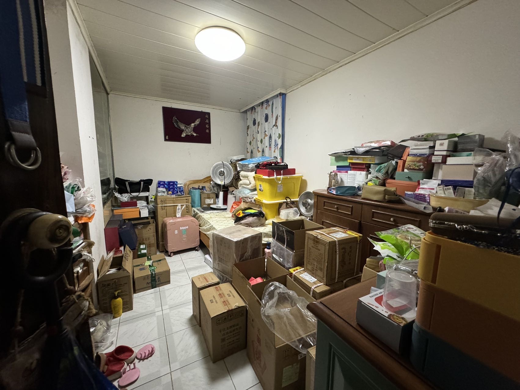 华新商业大厦 3室2厅2卫 98.0万 华新商业大厦 3室2厅2卫 98.0万卧室