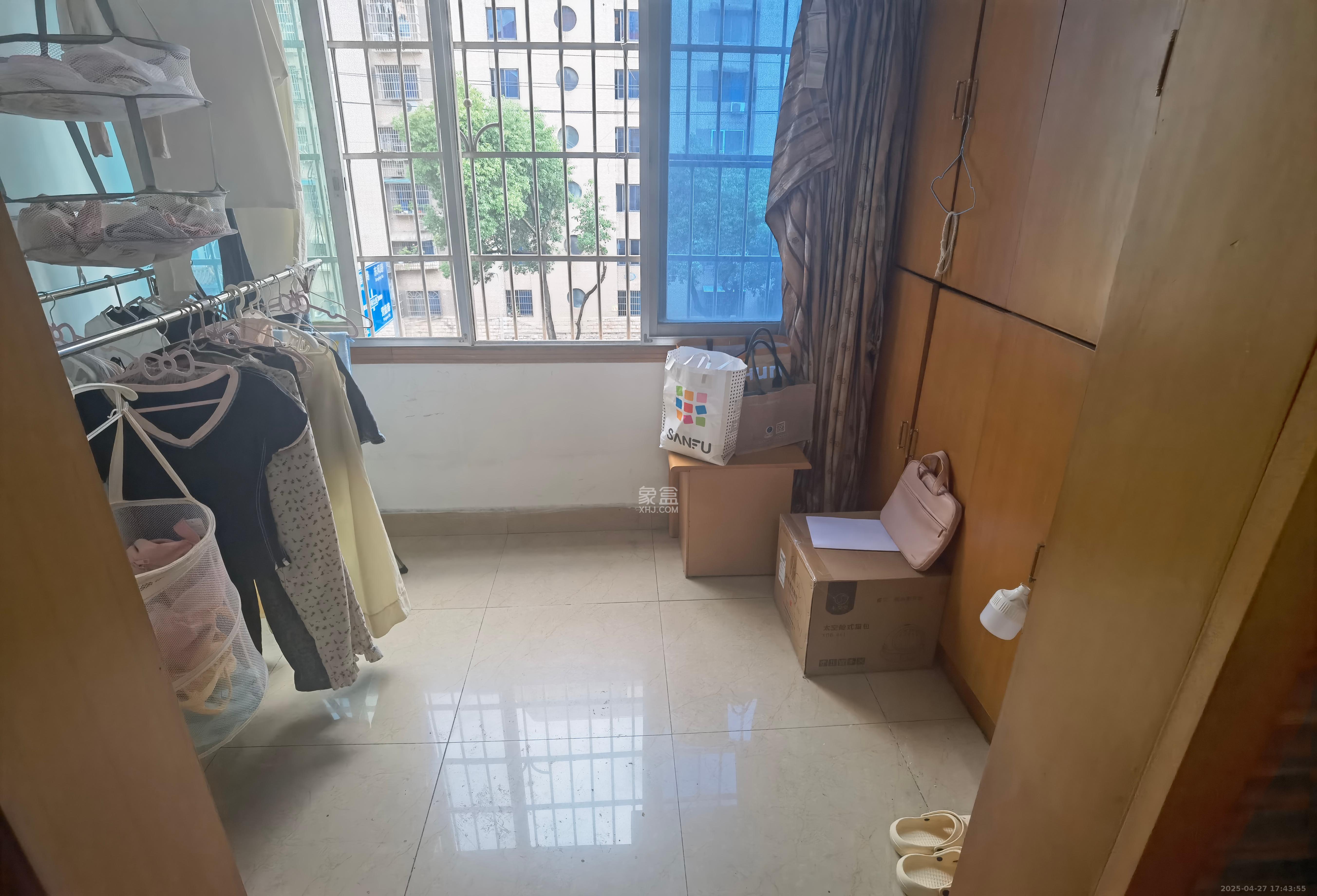 兴汉门公寓  4室2厅1卫   3600.00元/月室内图