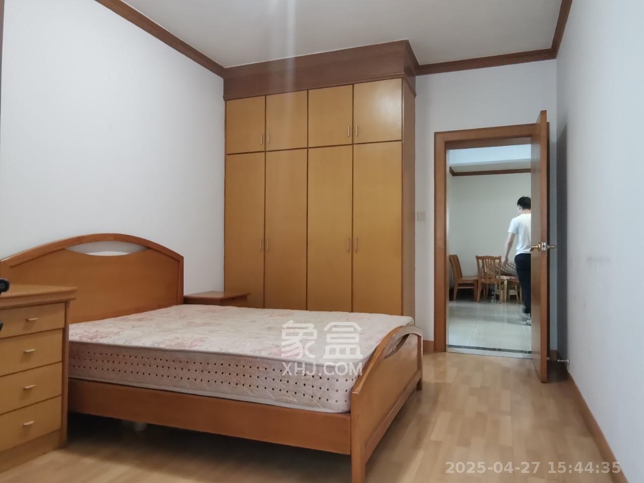 警备区西院  3室2厅2卫   2800.00元/月室内图